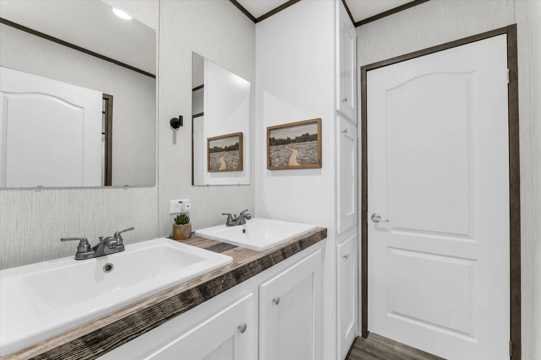 Manufactured Home For Sale in Hill County , 164 Hcr 2107, Whitney, Texas 76692, 3 Bedroom, 3 Bathroom, Garage spaces, 1,719 Sqft, built in 2023, mls#21359127, Real Estate Agent in Whitney, Homes For Sale in Hill county, Homes For Sale in Whitney, Realtor in Whitney Texas, Real Estate Brokerage Independent Realty Texas, Luminita Cordes Realtor