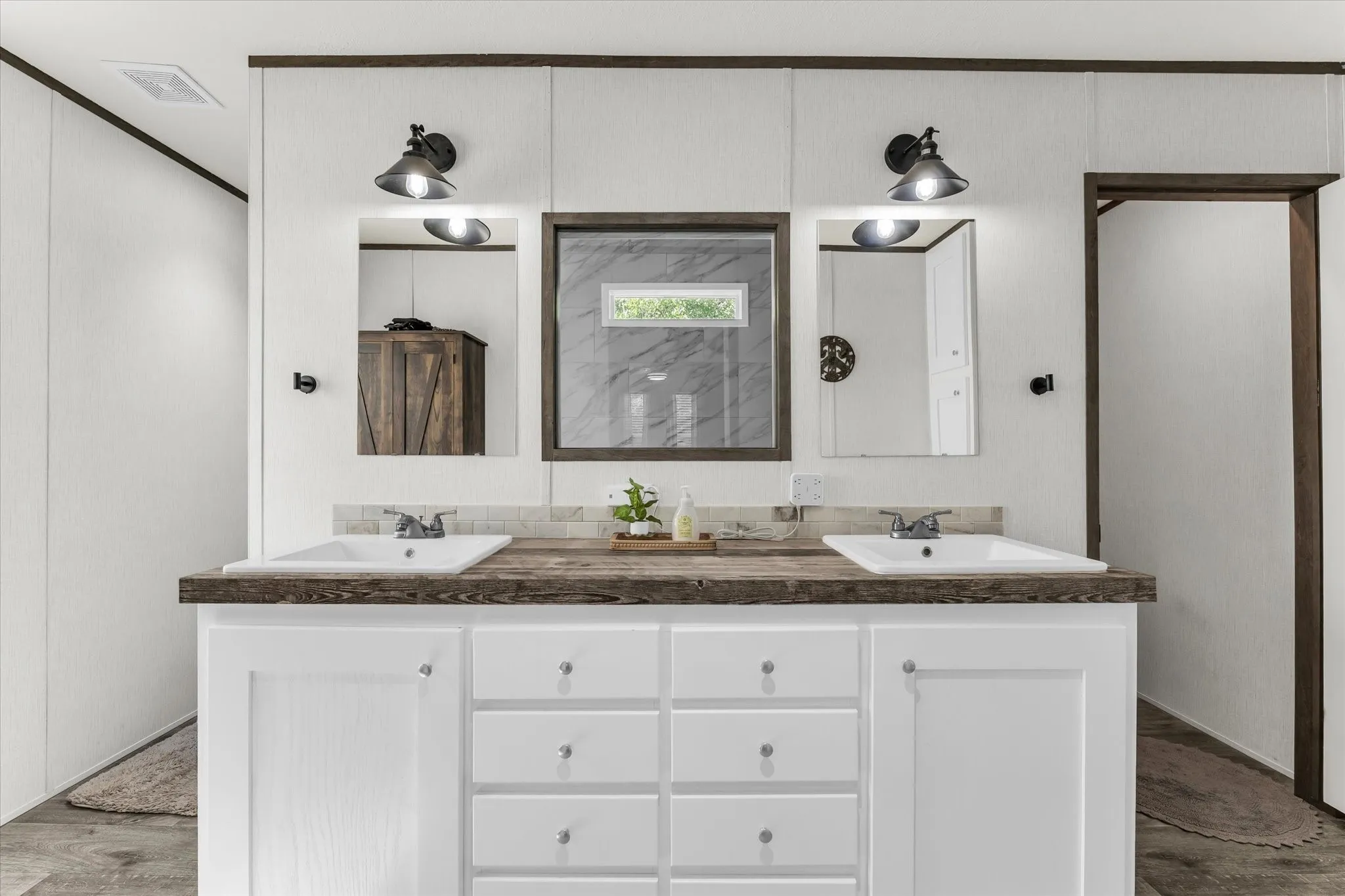 Manufactured Home For Sale in Hill County , 164 Hcr 2107, Whitney, Texas 76692, 3 Bedroom, 3 Bathroom, Garage spaces, 1,719 Sqft, built in 2023, mls#21359127, Real Estate Agent in Whitney, Homes For Sale in Hill county, Homes For Sale in Whitney, Realtor in Whitney Texas, Real Estate Brokerage Independent Realty Texas, Luminita Cordes Realtor
