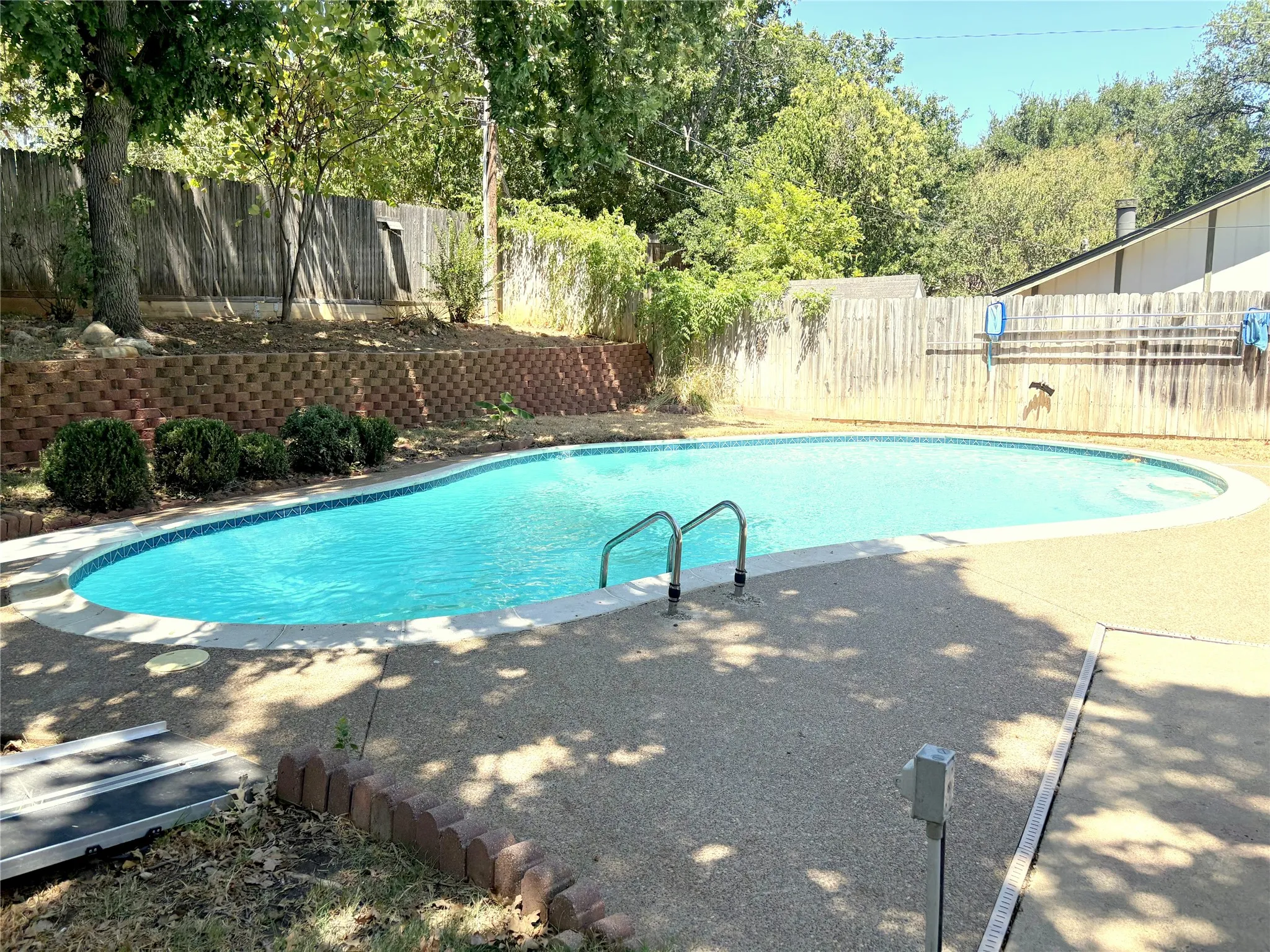Single Family Residence For Sale in Tarrant County , 4105 Gentle Springs Drive, Arlington, Texas 76001, 3 Bedroom, 2 Bathroom, 2 Garage spaces, 1,395 Sqft, built in 1984, mls#21358890, Real Estate Agent in Arlington, Homes For Sale in Tarrant county, Homes For Sale in Arlington, Realtor in Arlington Texas, Real Estate Brokerage Independent Realty Texas, Luminita Cordes Realtor