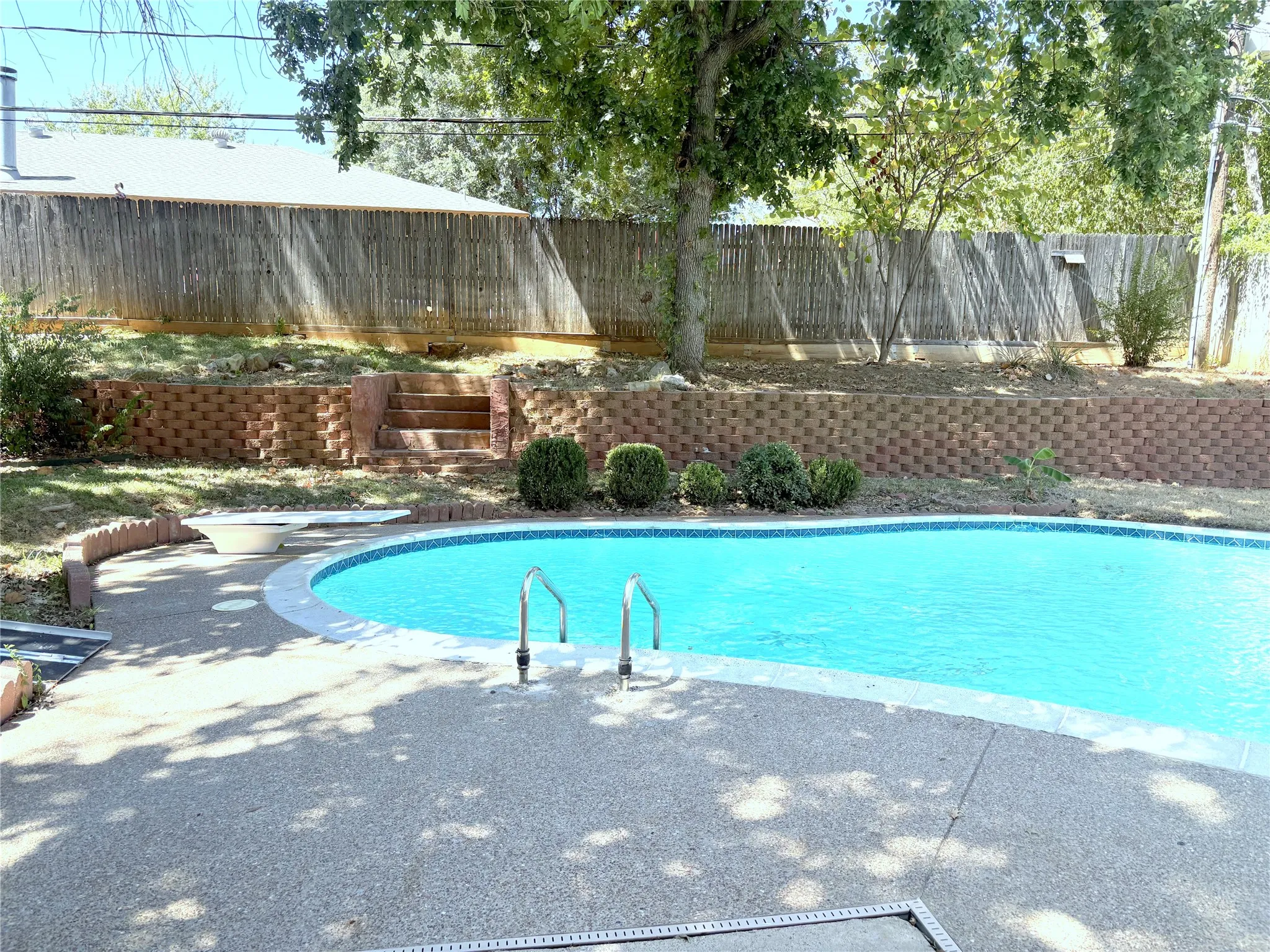 Single Family Residence For Sale in Tarrant County , 4105 Gentle Springs Drive, Arlington, Texas 76001, 3 Bedroom, 2 Bathroom, 2 Garage spaces, 1,395 Sqft, built in 1984, mls#21358890, Real Estate Agent in Arlington, Homes For Sale in Tarrant county, Homes For Sale in Arlington, Realtor in Arlington Texas, Real Estate Brokerage Independent Realty Texas, Luminita Cordes Realtor