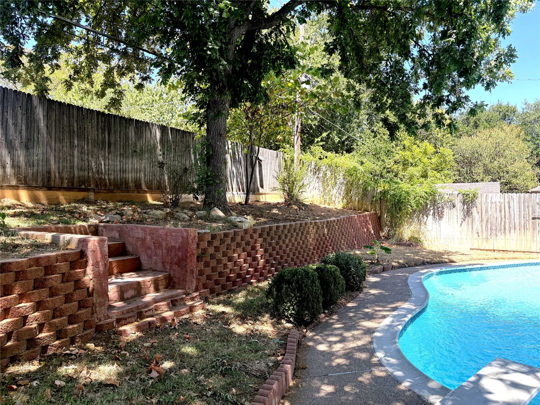 Single Family Residence For Sale in Tarrant County , 4105 Gentle Springs Drive, Arlington, Texas 76001, 3 Bedroom, 2 Bathroom, 2 Garage spaces, 1,395 Sqft, built in 1984, mls#21358890, Real Estate Agent in Arlington, Homes For Sale in Tarrant county, Homes For Sale in Arlington, Realtor in Arlington Texas, Real Estate Brokerage Independent Realty Texas, Luminita Cordes Realtor