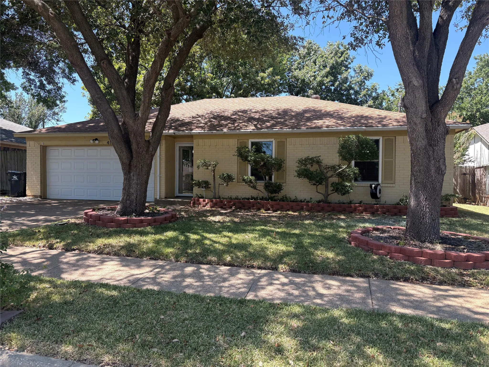 Single Family Residence For Sale in Tarrant County , 4105 Gentle Springs Drive, Arlington, Texas 76001, 3 Bedroom, 2 Bathroom, 2 Garage spaces, 1,395 Sqft, built in 1984, mls#21358890, Real Estate Agent in Arlington, Homes For Sale in Tarrant county, Homes For Sale in Arlington, Realtor in Arlington Texas, Real Estate Brokerage Independent Realty Texas, Luminita Cordes Realtor
