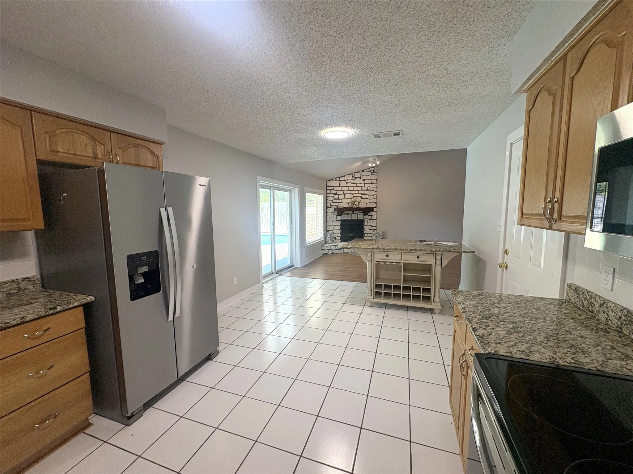Single Family Residence For Sale in Tarrant County , 4105 Gentle Springs Drive, Arlington, Texas 76001, 3 Bedroom, 2 Bathroom, 2 Garage spaces, 1,395 Sqft, built in 1984, mls#21358890, Real Estate Agent in Arlington, Homes For Sale in Tarrant county, Homes For Sale in Arlington, Realtor in Arlington Texas, Real Estate Brokerage Independent Realty Texas, Luminita Cordes Realtor