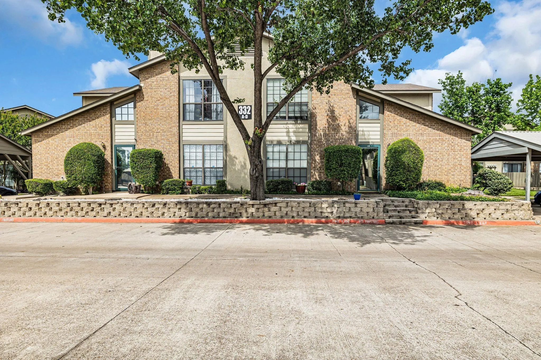 Townhouse For Rent in Tarrant County , 332 W Harwood Road B, Hurst, Texas 76054, 3 Bedroom, 2 Bathroom, Garage spaces, 1,200 Sqft, built in 1985, mls#21358477, Real Estate Agent in Hurst, Homes For Rent in Tarrant county, Homes For Rent in Hurst, Realtor in Hurst Texas, Real Estate Brokerage Independent Realty Texas, Luminita Cordes Realtor