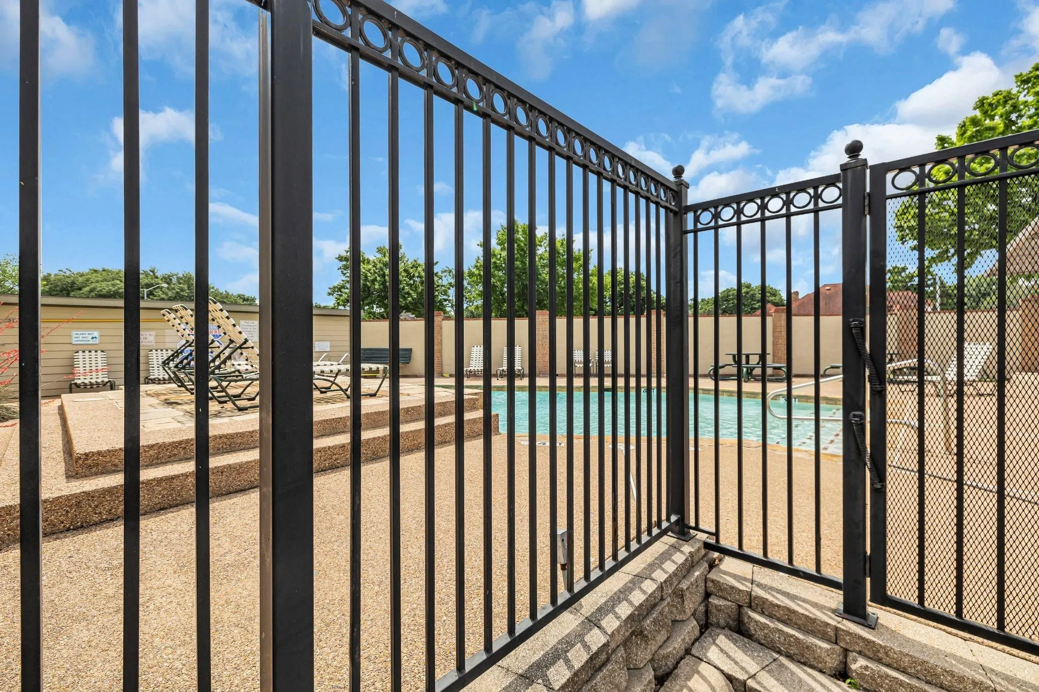Townhouse For Rent in Tarrant County , 332 W Harwood Road B, Hurst, Texas 76054, 3 Bedroom, 2 Bathroom, Garage spaces, 1,200 Sqft, built in 1985, mls#21358477, Real Estate Agent in Hurst, Homes For Rent in Tarrant county, Homes For Rent in Hurst, Realtor in Hurst Texas, Real Estate Brokerage Independent Realty Texas, Luminita Cordes Realtor