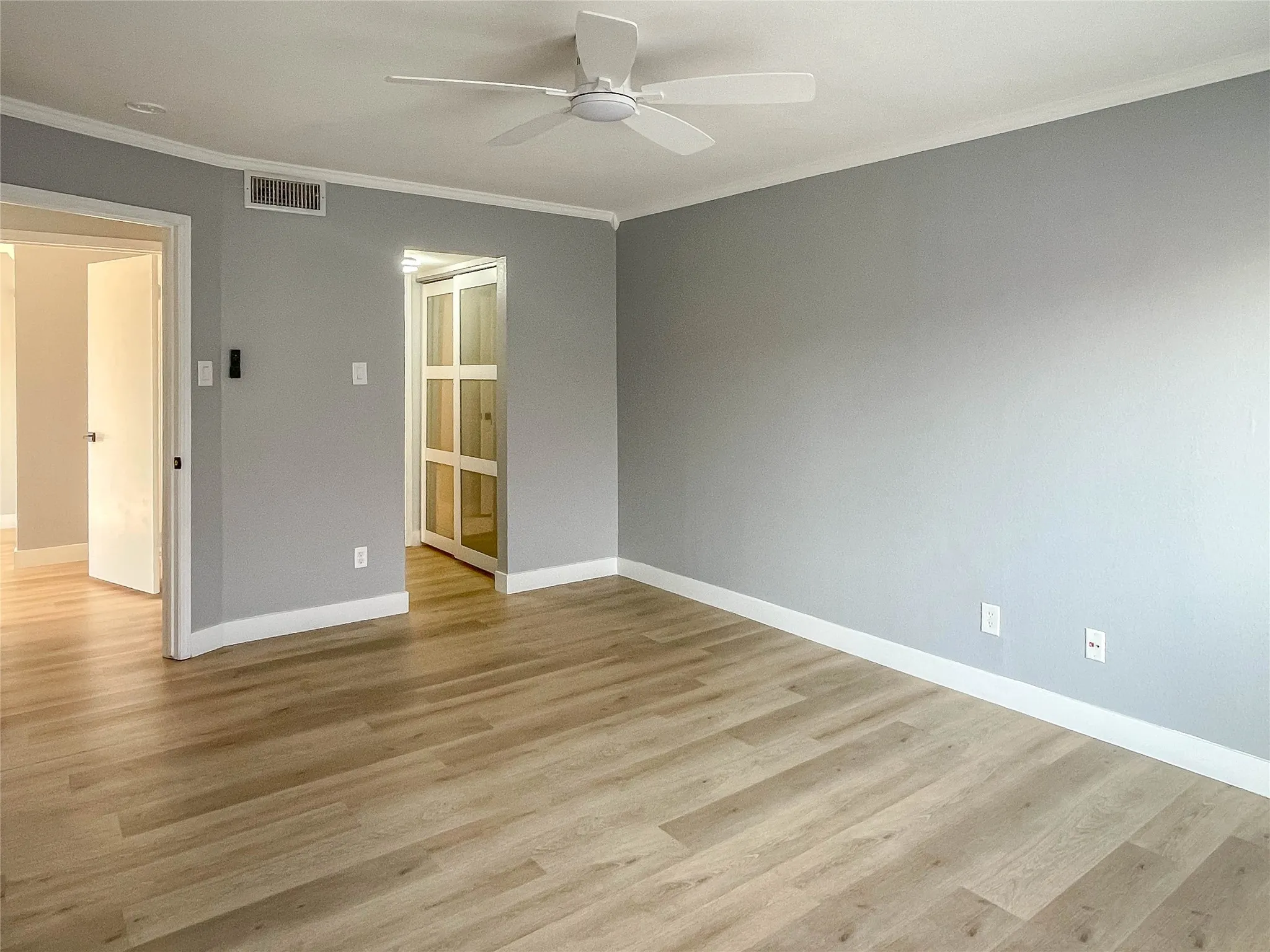 Townhouse For Rent in Tarrant County , 332 W Harwood Road B, Hurst, Texas 76054, 3 Bedroom, 2 Bathroom, Garage spaces, 1,200 Sqft, built in 1985, mls#21358477, Real Estate Agent in Hurst, Homes For Rent in Tarrant county, Homes For Rent in Hurst, Realtor in Hurst Texas, Real Estate Brokerage Independent Realty Texas, Luminita Cordes Realtor