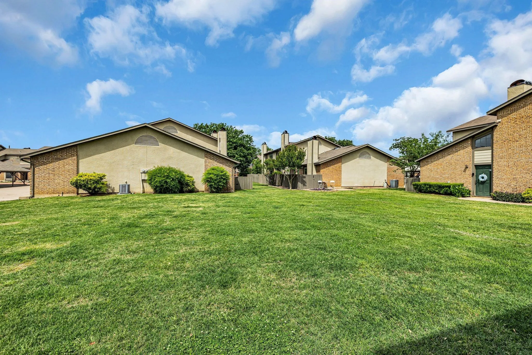 Townhouse For Rent in Tarrant County , 332 W Harwood Road B, Hurst, Texas 76054, 3 Bedroom, 2 Bathroom, Garage spaces, 1,200 Sqft, built in 1985, mls#21358477, Real Estate Agent in Hurst, Homes For Rent in Tarrant county, Homes For Rent in Hurst, Realtor in Hurst Texas, Real Estate Brokerage Independent Realty Texas, Luminita Cordes Realtor