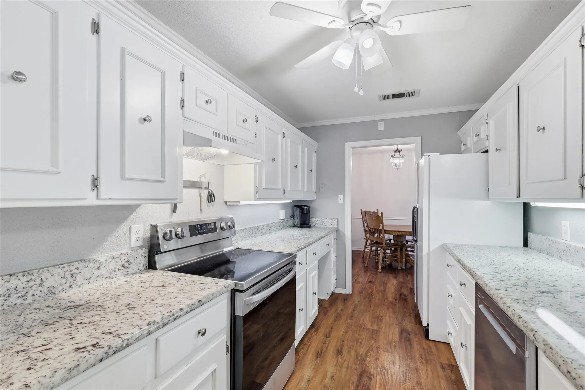 Single Family Residence For Sale in Denton County , 112 Diane Drive, Sanger, Texas 76266, 4 Bedroom, 2 Bathroom, 4 Garage spaces, 2,099 Sqft, built in 1983, mls#21358650, Real Estate Agent in Sanger, Homes For Sale in Denton county, Homes For Sale in Sanger, Realtor in Sanger Texas, Real Estate Brokerage Independent Realty Texas, Luminita Cordes Realtor