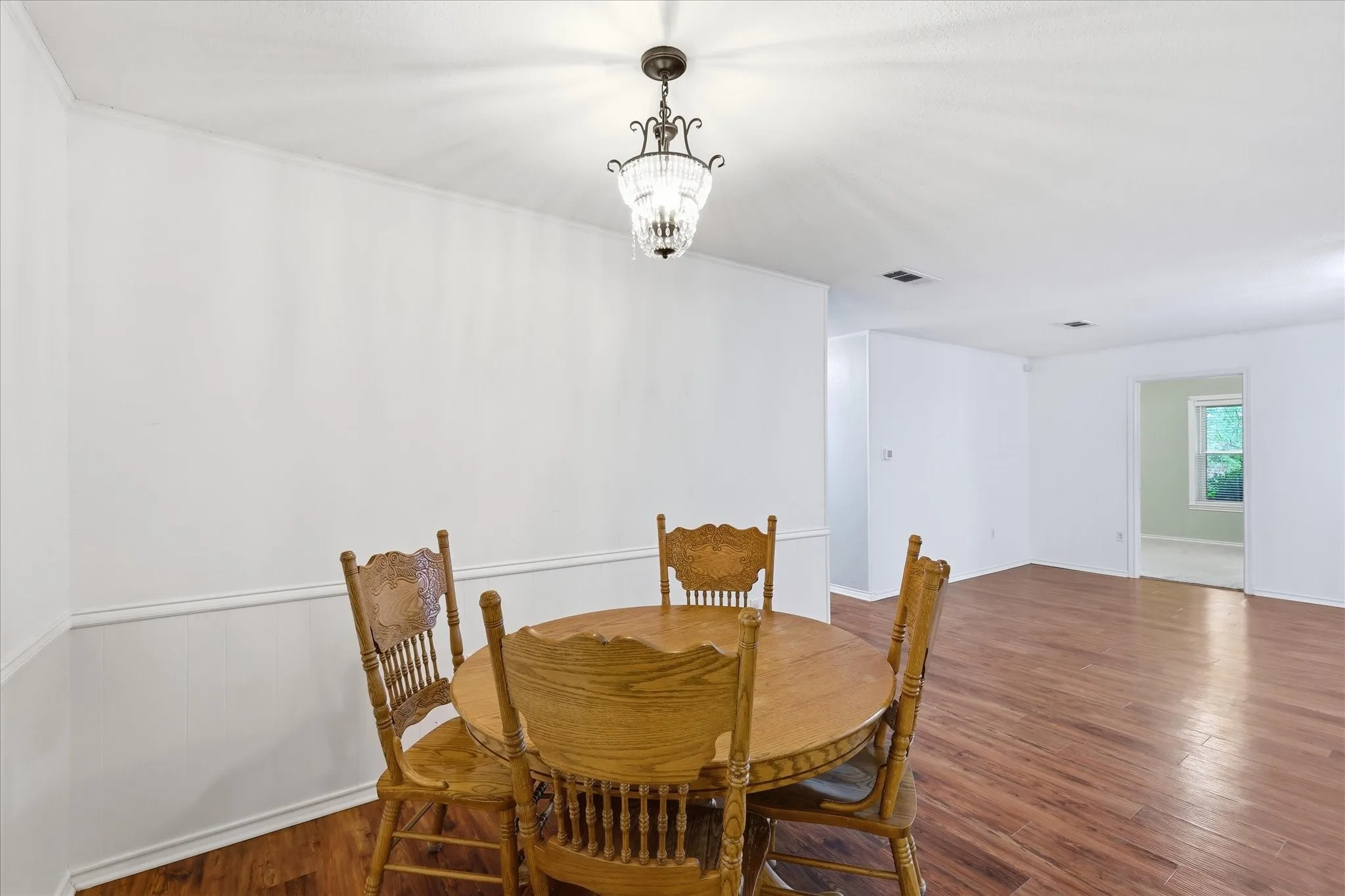Single Family Residence For Sale in Denton County , 112 Diane Drive, Sanger, Texas 76266, 4 Bedroom, 2 Bathroom, 4 Garage spaces, 2,099 Sqft, built in 1983, mls#21358650, Real Estate Agent in Sanger, Homes For Sale in Denton county, Homes For Sale in Sanger, Realtor in Sanger Texas, Real Estate Brokerage Independent Realty Texas, Luminita Cordes Realtor