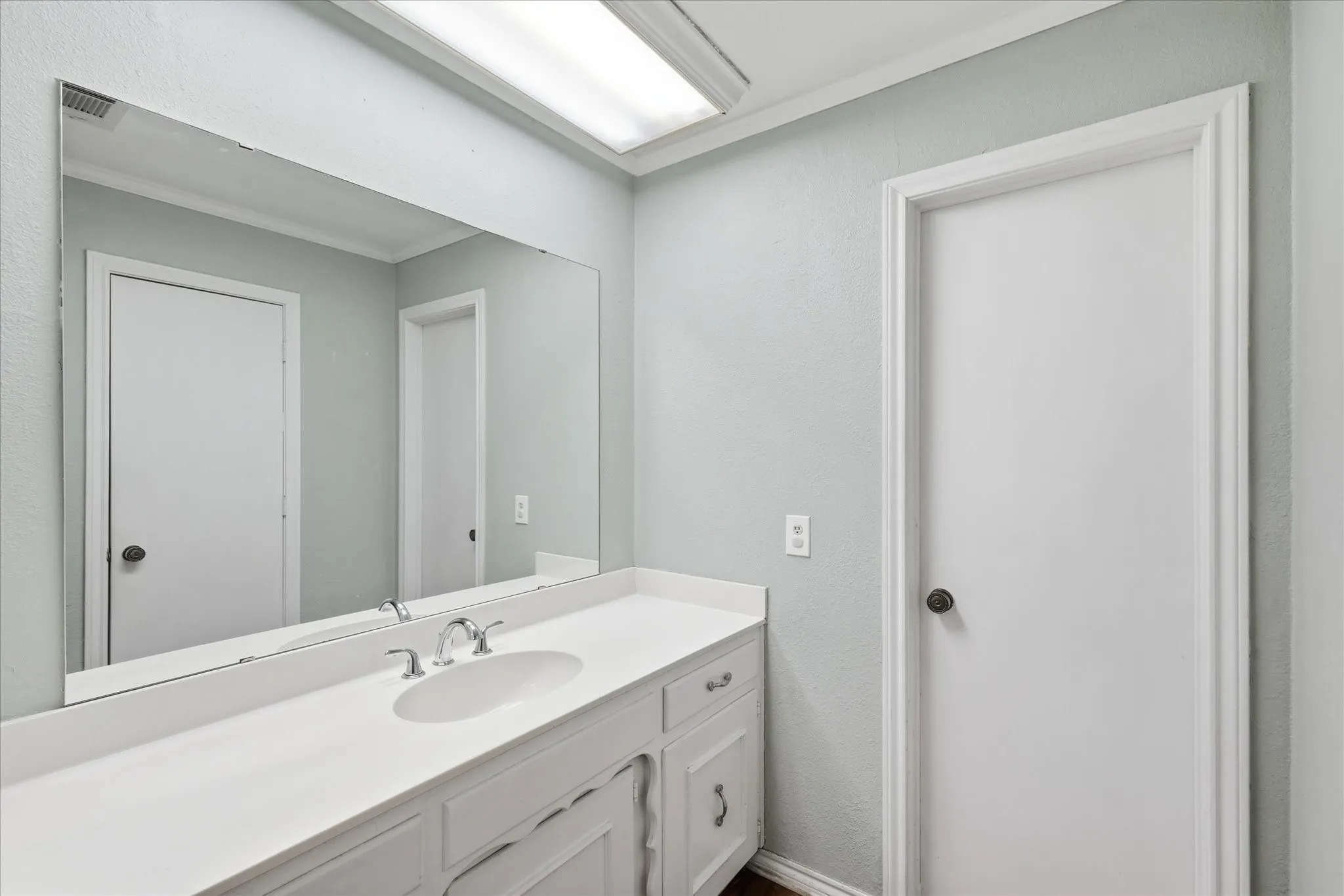 Single Family Residence For Sale in Denton County , 112 Diane Drive, Sanger, Texas 76266, 4 Bedroom, 2 Bathroom, 4 Garage spaces, 2,099 Sqft, built in 1983, mls#21358650, Real Estate Agent in Sanger, Homes For Sale in Denton county, Homes For Sale in Sanger, Realtor in Sanger Texas, Real Estate Brokerage Independent Realty Texas, Luminita Cordes Realtor