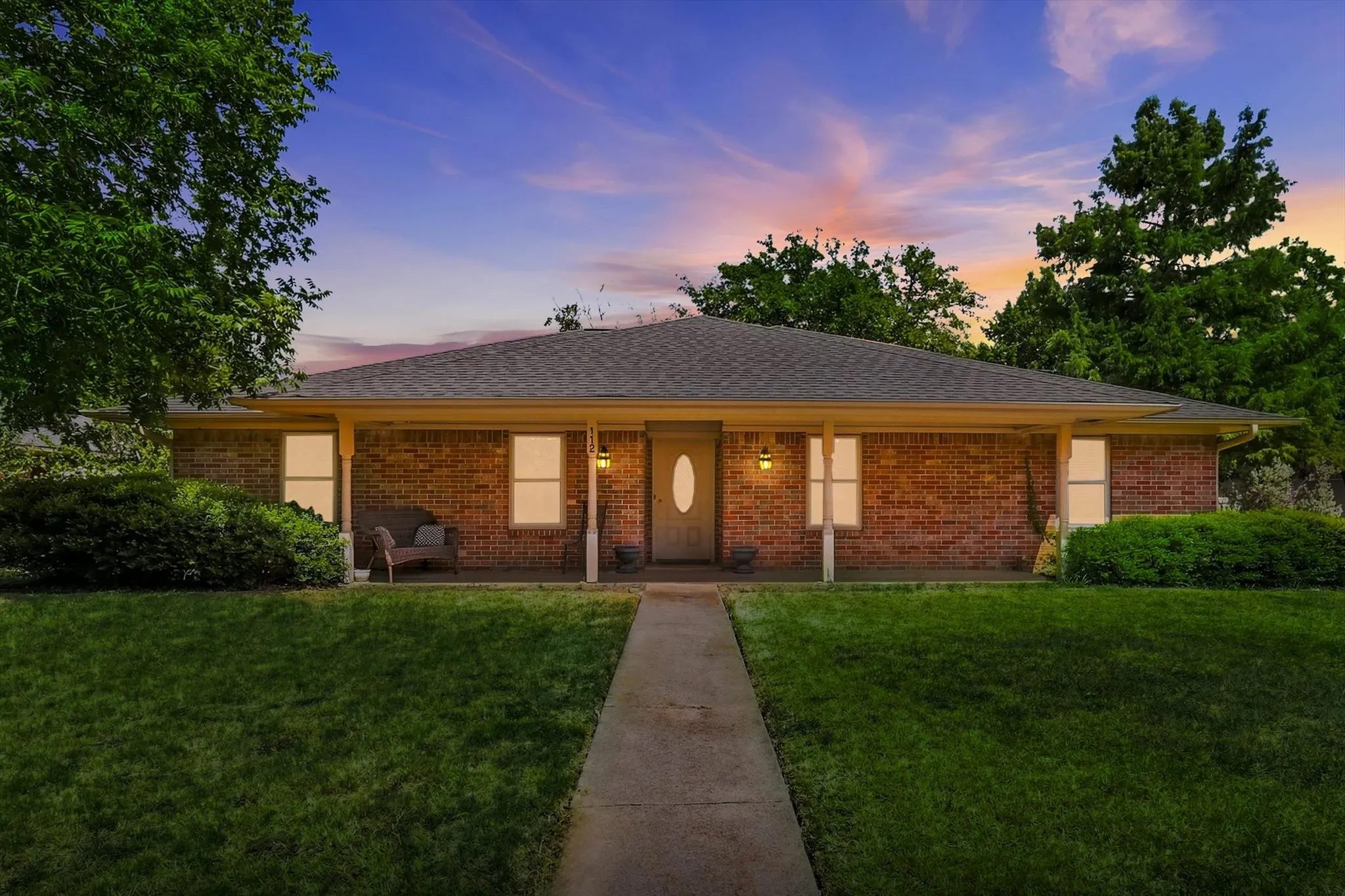 Single Family Residence For Sale in Denton County , 112 Diane Drive, Sanger, Texas 76266, 4 Bedroom, 2 Bathroom, 4 Garage spaces, 2,099 Sqft, built in 1983, mls#21358650, Real Estate Agent in Sanger, Homes For Sale in Denton county, Homes For Sale in Sanger, Realtor in Sanger Texas, Real Estate Brokerage Independent Realty Texas, Luminita Cordes Realtor