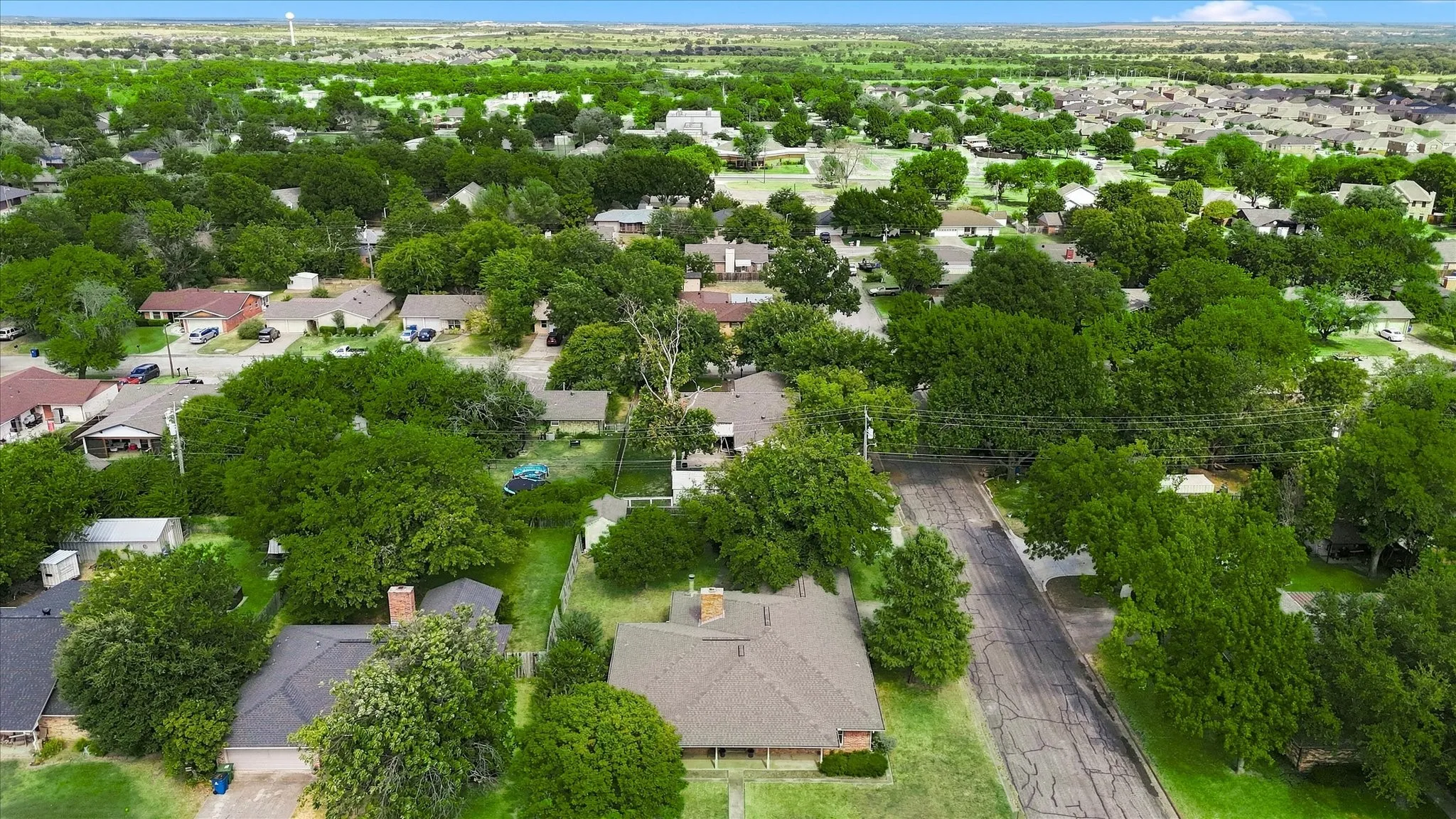 Single Family Residence For Sale in Denton County , 112 Diane Drive, Sanger, Texas 76266, 4 Bedroom, 2 Bathroom, 4 Garage spaces, 2,099 Sqft, built in 1983, mls#21358650, Real Estate Agent in Sanger, Homes For Sale in Denton county, Homes For Sale in Sanger, Realtor in Sanger Texas, Real Estate Brokerage Independent Realty Texas, Luminita Cordes Realtor