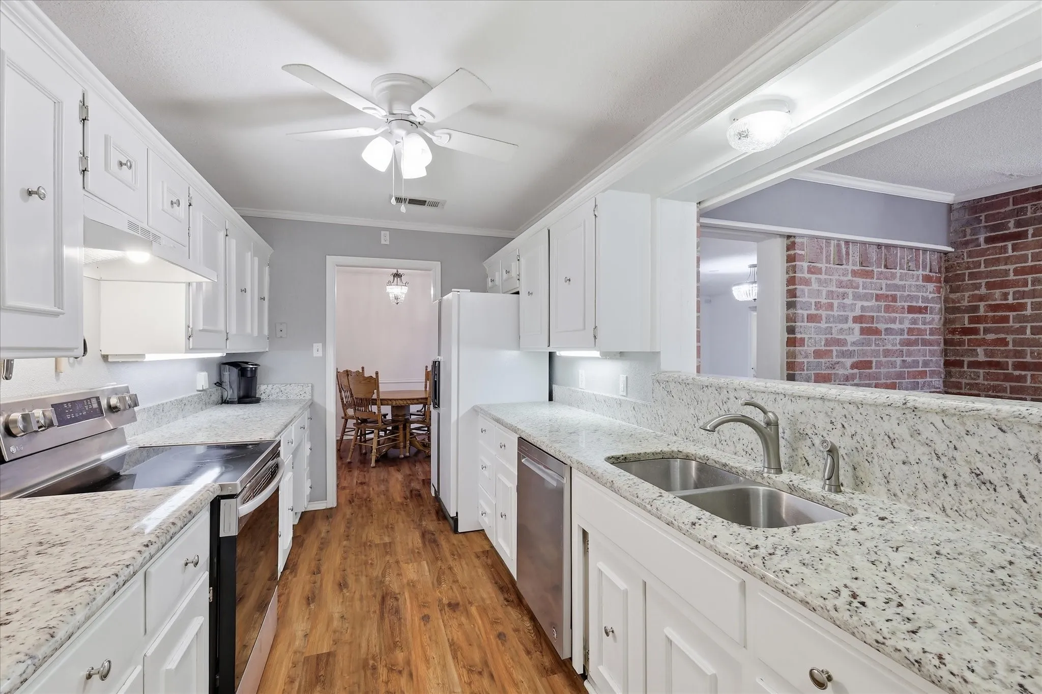 Single Family Residence For Sale in Denton County , 112 Diane Drive, Sanger, Texas 76266, 4 Bedroom, 2 Bathroom, 4 Garage spaces, 2,099 Sqft, built in 1983, mls#21358650, Real Estate Agent in Sanger, Homes For Sale in Denton county, Homes For Sale in Sanger, Realtor in Sanger Texas, Real Estate Brokerage Independent Realty Texas, Luminita Cordes Realtor