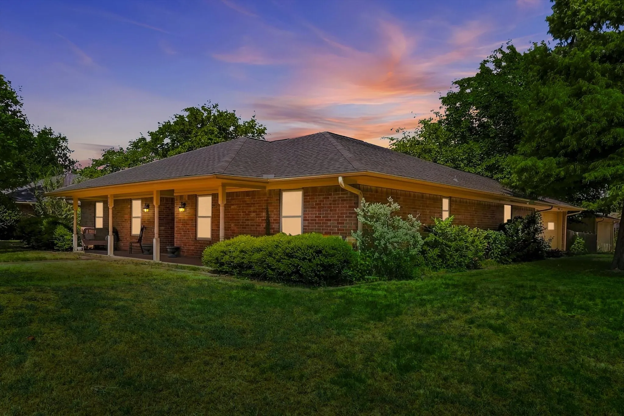 Single Family Residence For Sale in Denton County , 112 Diane Drive, Sanger, Texas 76266, 4 Bedroom, 2 Bathroom, 4 Garage spaces, 2,099 Sqft, built in 1983, mls#21358650, Real Estate Agent in Sanger, Homes For Sale in Denton county, Homes For Sale in Sanger, Realtor in Sanger Texas, Real Estate Brokerage Independent Realty Texas, Luminita Cordes Realtor