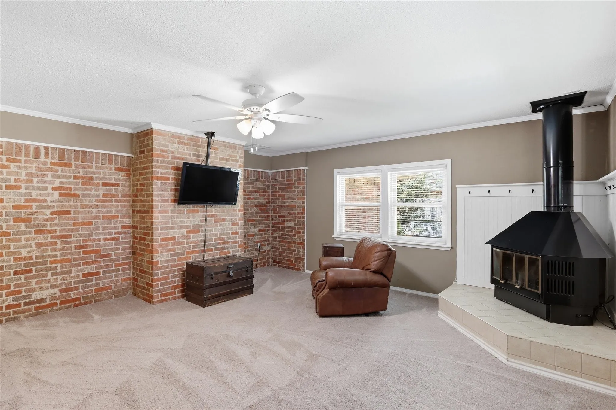 Single Family Residence For Sale in Denton County , 112 Diane Drive, Sanger, Texas 76266, 4 Bedroom, 2 Bathroom, 4 Garage spaces, 2,099 Sqft, built in 1983, mls#21358650, Real Estate Agent in Sanger, Homes For Sale in Denton county, Homes For Sale in Sanger, Realtor in Sanger Texas, Real Estate Brokerage Independent Realty Texas, Luminita Cordes Realtor
