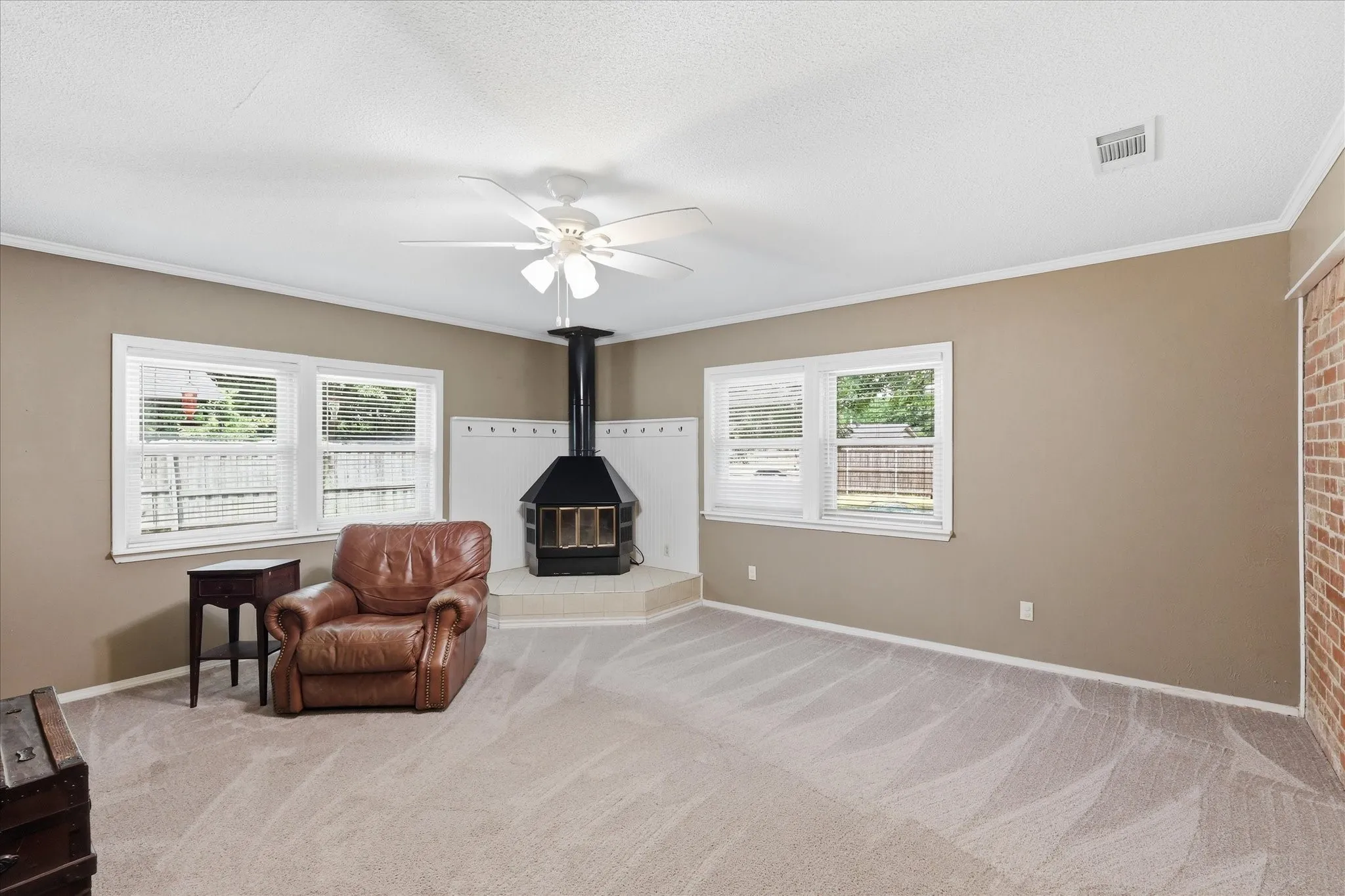 Single Family Residence For Sale in Denton County , 112 Diane Drive, Sanger, Texas 76266, 4 Bedroom, 2 Bathroom, 4 Garage spaces, 2,099 Sqft, built in 1983, mls#21358650, Real Estate Agent in Sanger, Homes For Sale in Denton county, Homes For Sale in Sanger, Realtor in Sanger Texas, Real Estate Brokerage Independent Realty Texas, Luminita Cordes Realtor