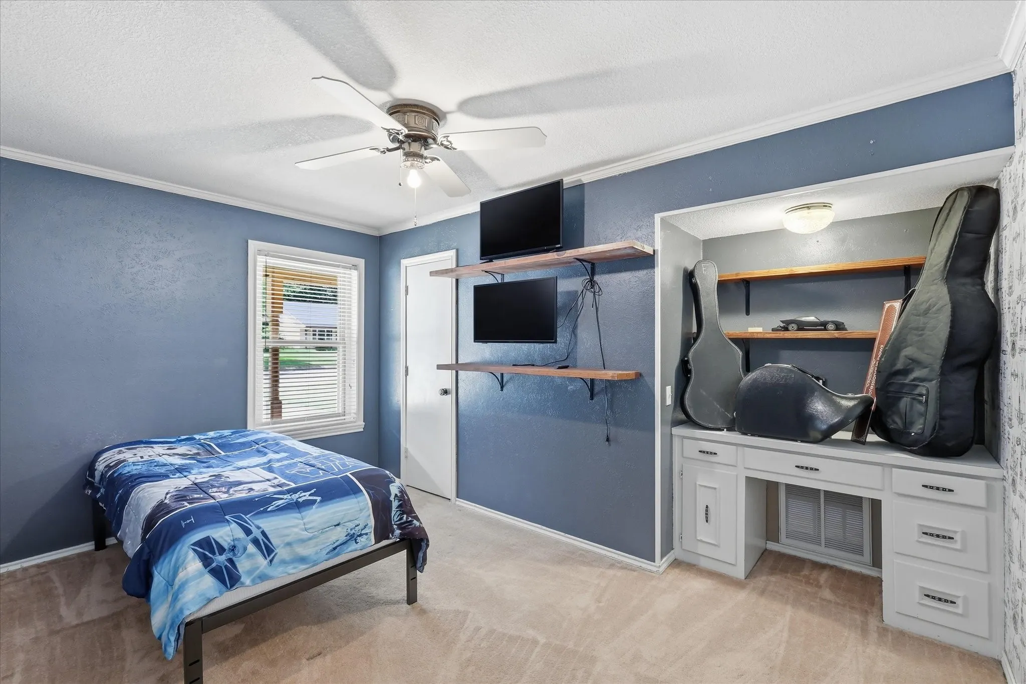 Single Family Residence For Sale in Denton County , 112 Diane Drive, Sanger, Texas 76266, 4 Bedroom, 2 Bathroom, 4 Garage spaces, 2,099 Sqft, built in 1983, mls#21358650, Real Estate Agent in Sanger, Homes For Sale in Denton county, Homes For Sale in Sanger, Realtor in Sanger Texas, Real Estate Brokerage Independent Realty Texas, Luminita Cordes Realtor
