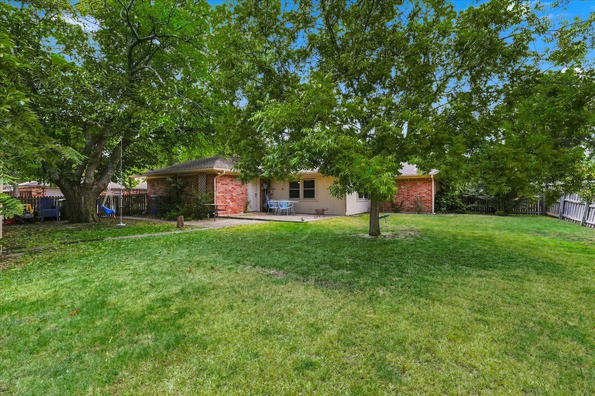 Single Family Residence For Sale in Denton County , 112 Diane Drive, Sanger, Texas 76266, 4 Bedroom, 2 Bathroom, 4 Garage spaces, 2,099 Sqft, built in 1983, mls#21358650, Real Estate Agent in Sanger, Homes For Sale in Denton county, Homes For Sale in Sanger, Realtor in Sanger Texas, Real Estate Brokerage Independent Realty Texas, Luminita Cordes Realtor