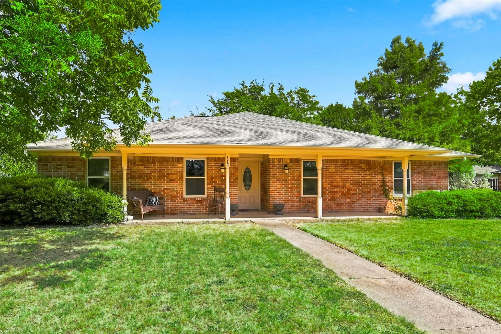 Single Family Residence For Sale in Denton County , 112 Diane Drive, Sanger, Texas 76266, 4 Bedroom, 2 Bathroom, 4 Garage spaces, 2,099 Sqft, built in 1983, mls#21358650, Real Estate Agent in Sanger, Homes For Sale in Denton county, Homes For Sale in Sanger, Realtor in Sanger Texas, Real Estate Brokerage Independent Realty Texas, Luminita Cordes Realtor