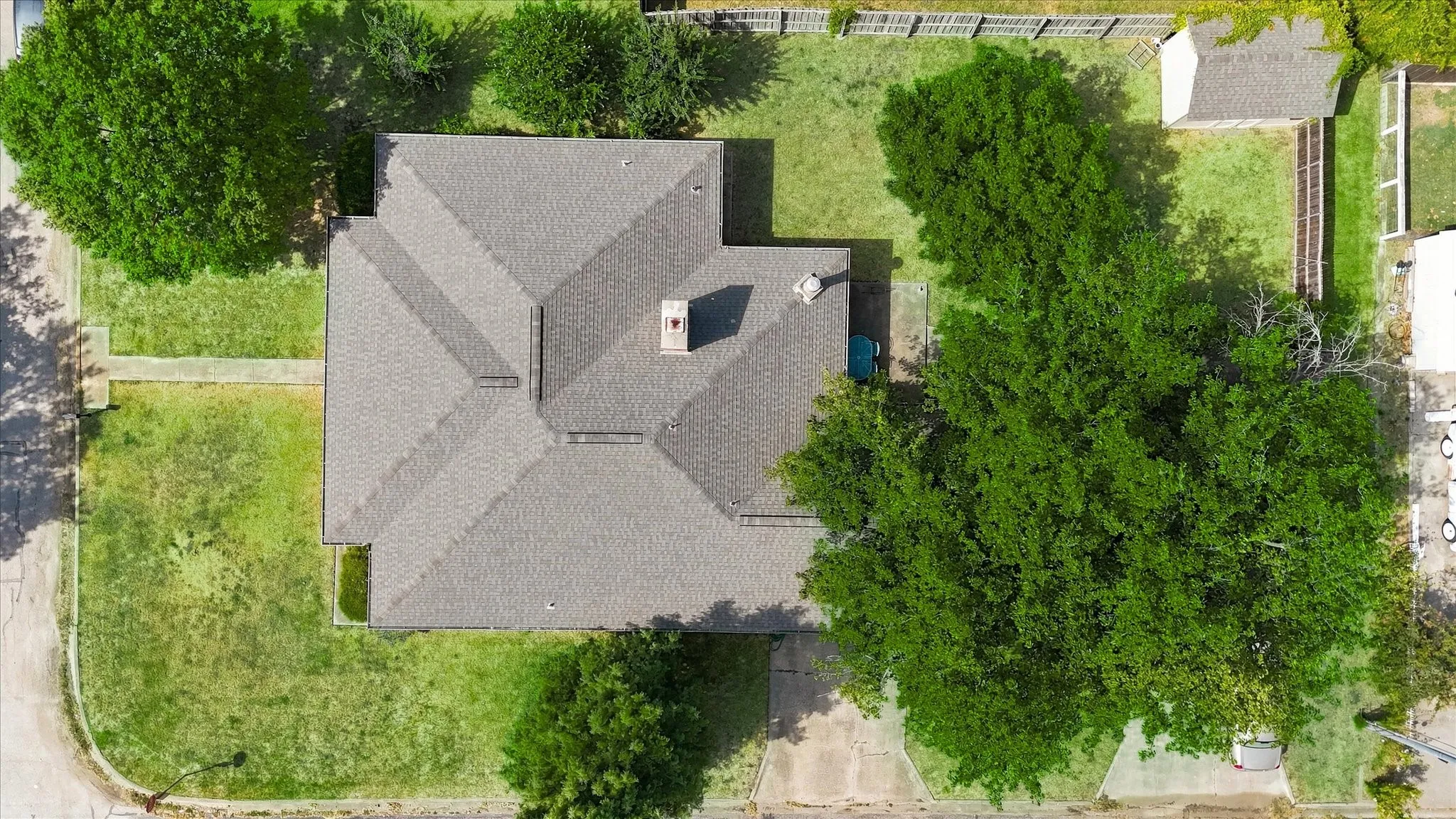 Single Family Residence For Sale in Denton County , 112 Diane Drive, Sanger, Texas 76266, 4 Bedroom, 2 Bathroom, 4 Garage spaces, 2,099 Sqft, built in 1983, mls#21358650, Real Estate Agent in Sanger, Homes For Sale in Denton county, Homes For Sale in Sanger, Realtor in Sanger Texas, Real Estate Brokerage Independent Realty Texas, Luminita Cordes Realtor