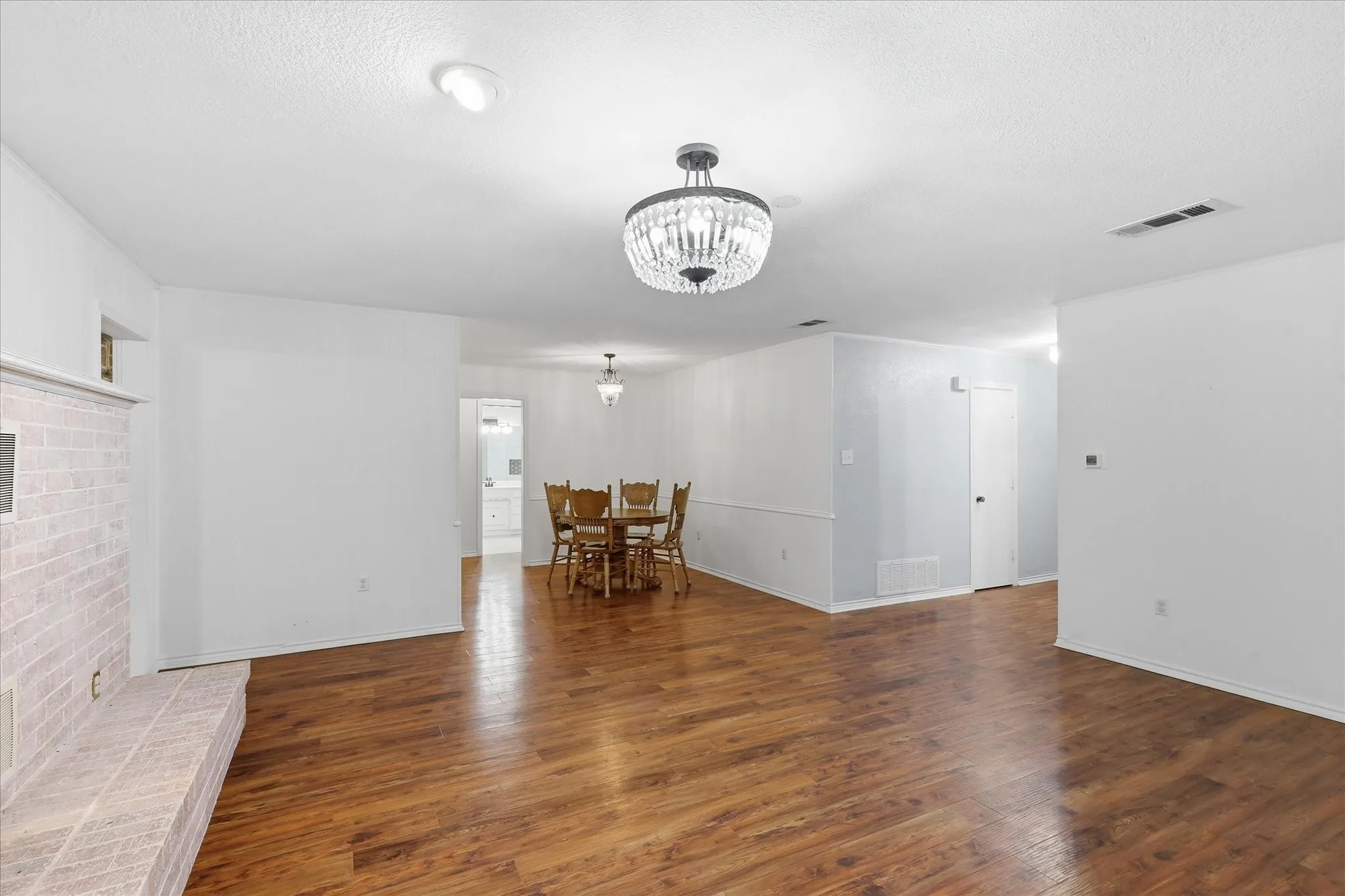 Single Family Residence For Sale in Denton County , 112 Diane Drive, Sanger, Texas 76266, 4 Bedroom, 2 Bathroom, 4 Garage spaces, 2,099 Sqft, built in 1983, mls#21358650, Real Estate Agent in Sanger, Homes For Sale in Denton county, Homes For Sale in Sanger, Realtor in Sanger Texas, Real Estate Brokerage Independent Realty Texas, Luminita Cordes Realtor