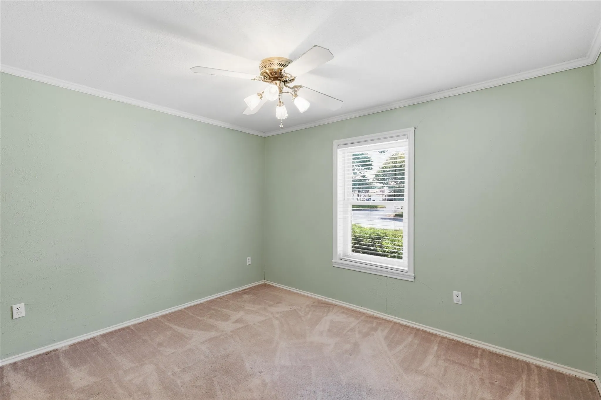 Single Family Residence For Sale in Denton County , 112 Diane Drive, Sanger, Texas 76266, 4 Bedroom, 2 Bathroom, 4 Garage spaces, 2,099 Sqft, built in 1983, mls#21358650, Real Estate Agent in Sanger, Homes For Sale in Denton county, Homes For Sale in Sanger, Realtor in Sanger Texas, Real Estate Brokerage Independent Realty Texas, Luminita Cordes Realtor