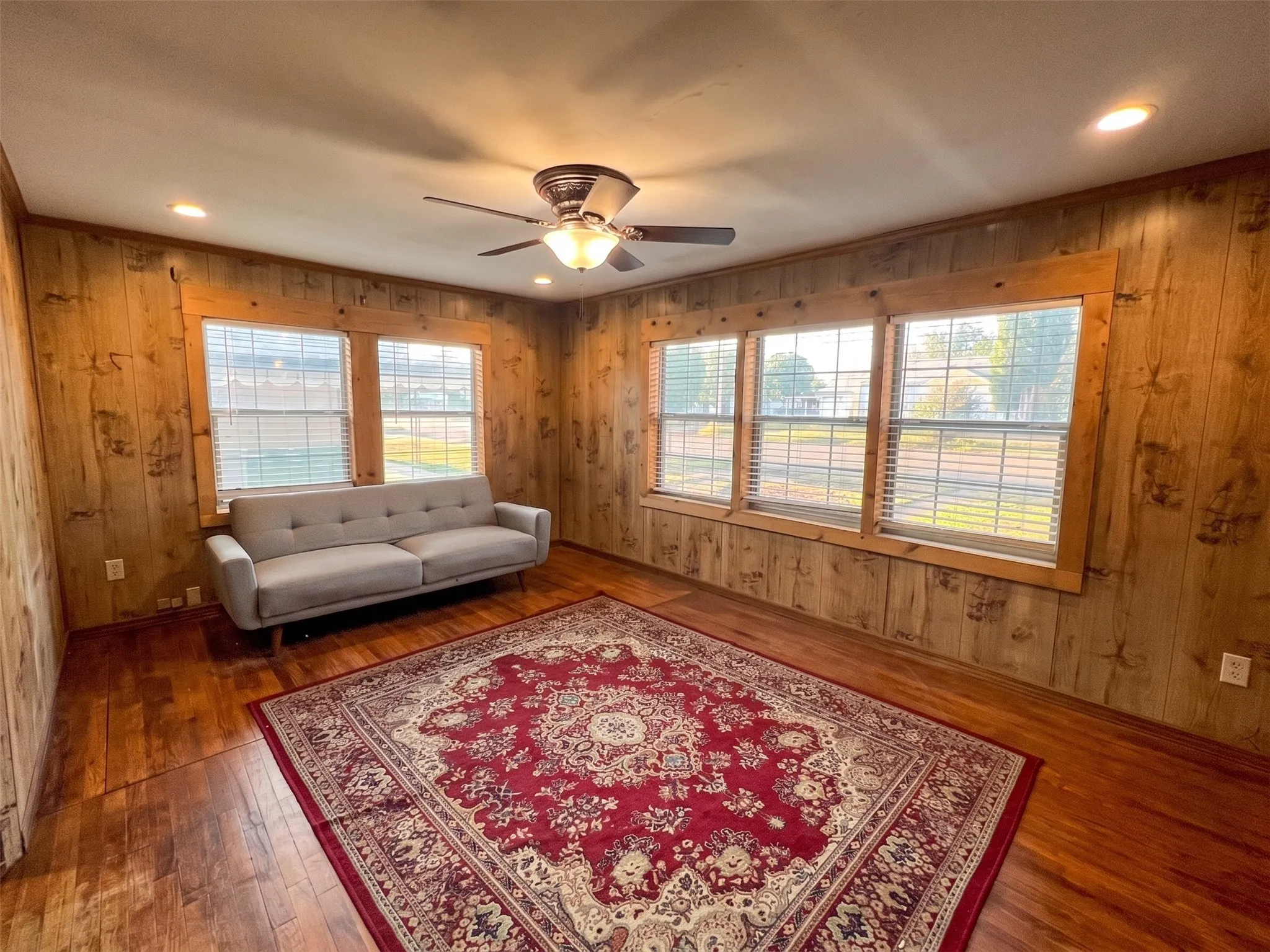 Spacious living room
