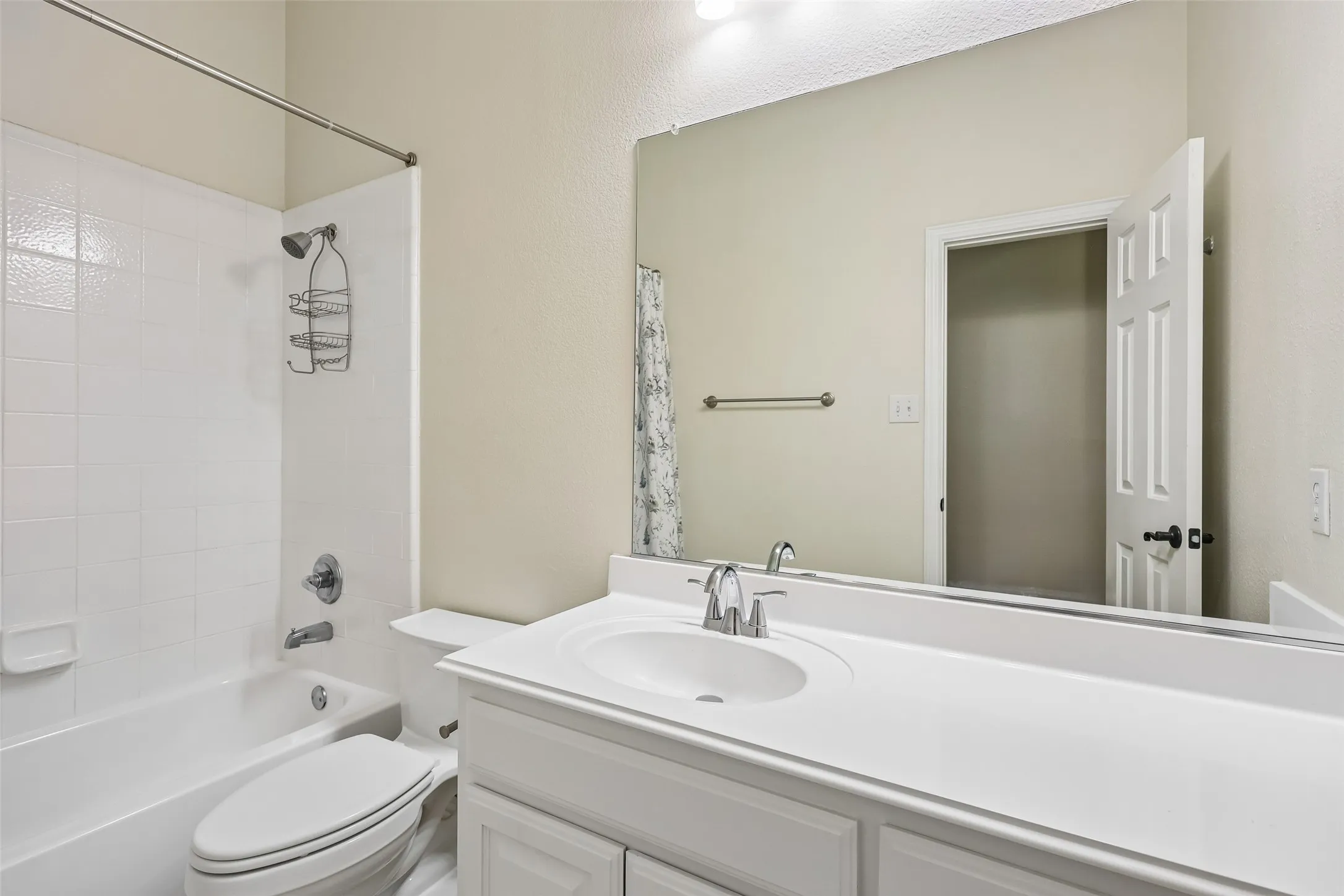 Single Family Residence For Rent in Denton County , 8330 Elena Drive, Lantana, Texas 76226, 3 Bedroom, 2 Bathroom, 2 Garage spaces, 2,508 Sqft, built in 2002, mls#21359418, Real Estate Agent in Lantana, Homes For Rent in Denton county, Homes For Rent in Lantana, Realtor in Lantana Texas, Real Estate Brokerage Independent Realty Texas, Luminita Cordes Realtor