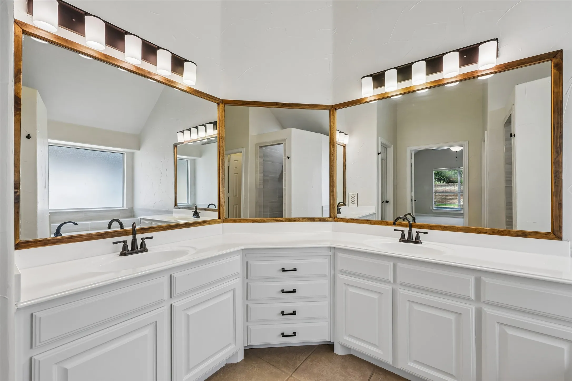 Single Family Residence For Rent in Denton County , 8330 Elena Drive, Lantana, Texas 76226, 3 Bedroom, 2 Bathroom, 2 Garage spaces, 2,508 Sqft, built in 2002, mls#21359418, Real Estate Agent in Lantana, Homes For Rent in Denton county, Homes For Rent in Lantana, Realtor in Lantana Texas, Real Estate Brokerage Independent Realty Texas, Luminita Cordes Realtor