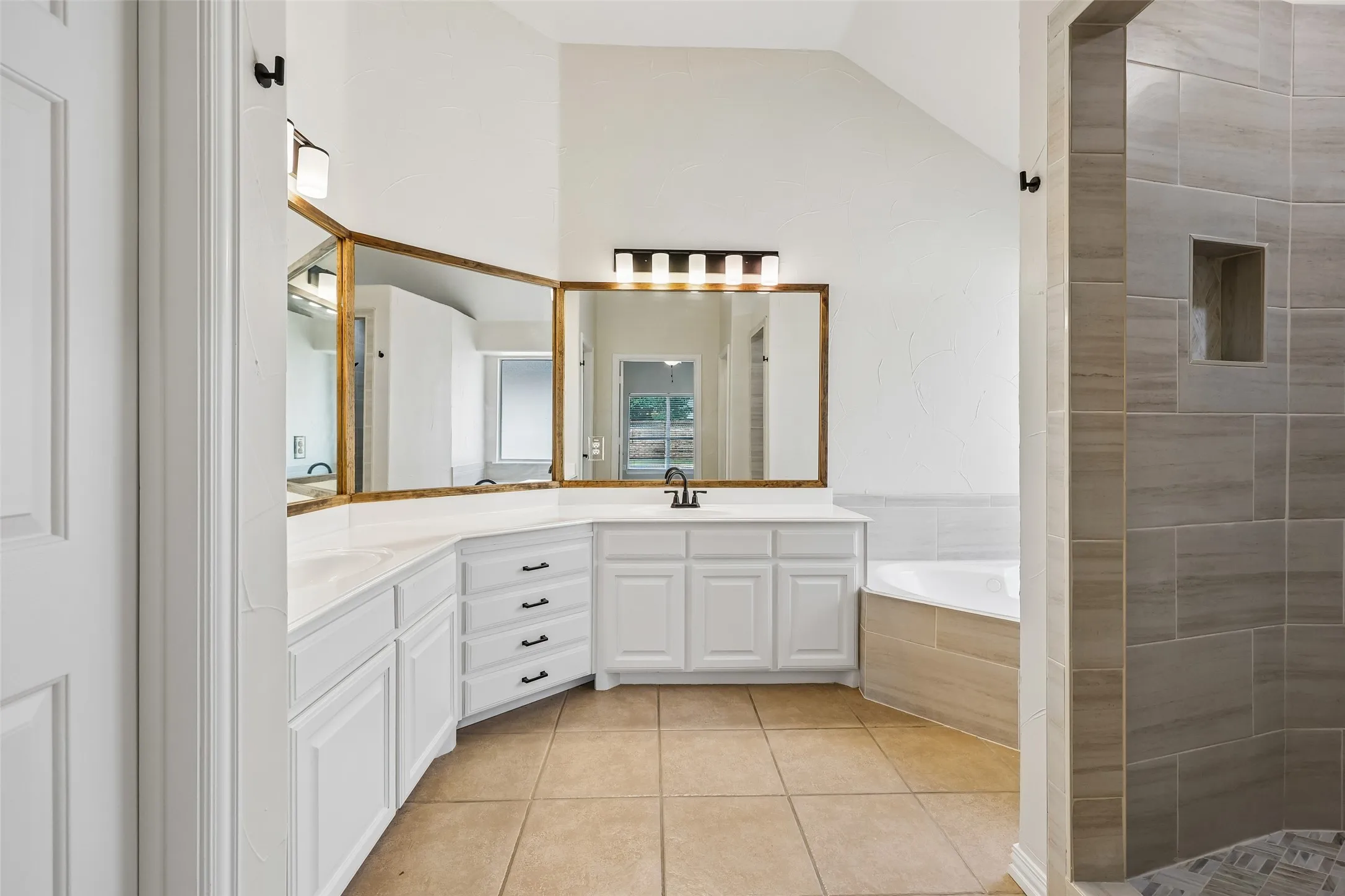 Single Family Residence For Rent in Denton County , 8330 Elena Drive, Lantana, Texas 76226, 3 Bedroom, 2 Bathroom, 2 Garage spaces, 2,508 Sqft, built in 2002, mls#21359418, Real Estate Agent in Lantana, Homes For Rent in Denton county, Homes For Rent in Lantana, Realtor in Lantana Texas, Real Estate Brokerage Independent Realty Texas, Luminita Cordes Realtor