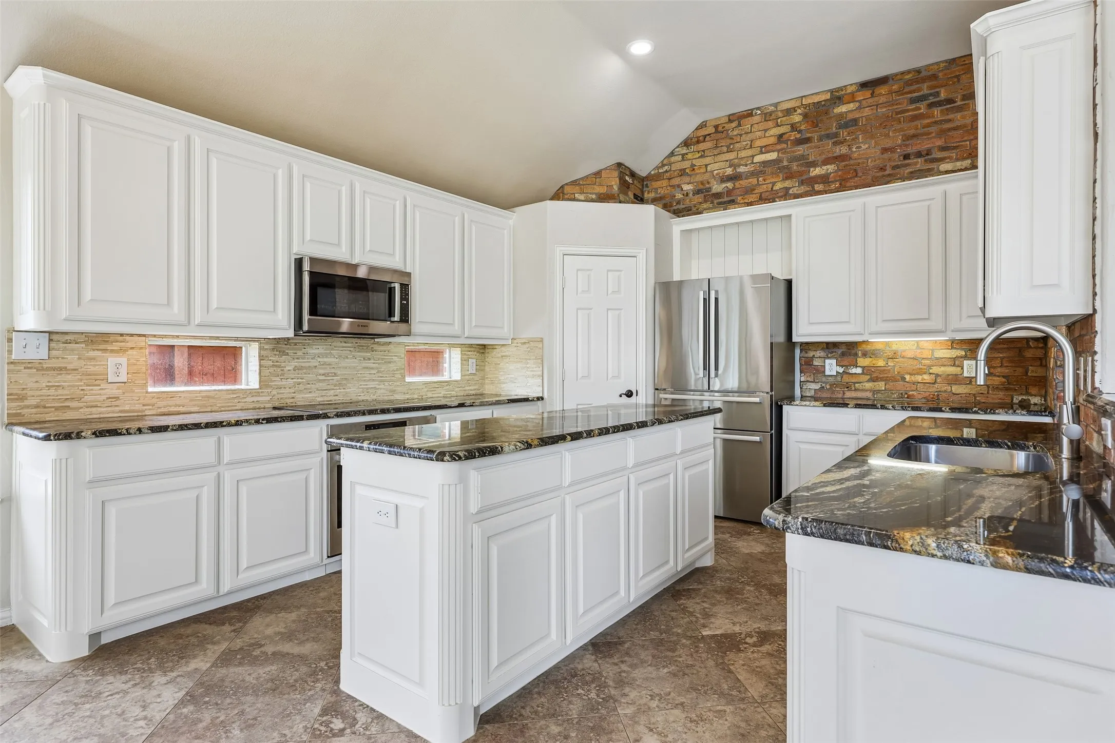 Single Family Residence For Rent in Denton County , 8330 Elena Drive, Lantana, Texas 76226, 3 Bedroom, 2 Bathroom, 2 Garage spaces, 2,508 Sqft, built in 2002, mls#21359418, Real Estate Agent in Lantana, Homes For Rent in Denton county, Homes For Rent in Lantana, Realtor in Lantana Texas, Real Estate Brokerage Independent Realty Texas, Luminita Cordes Realtor