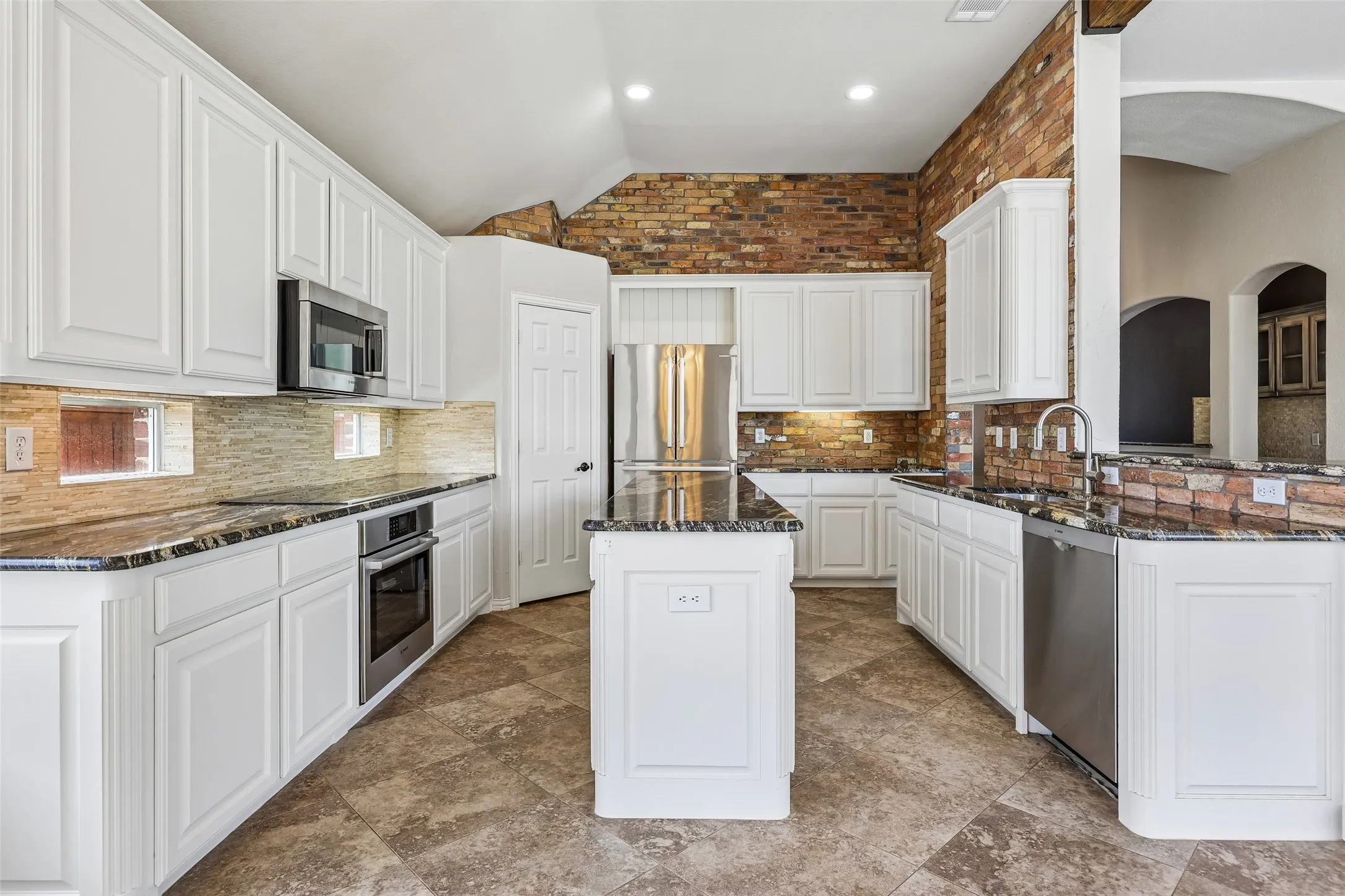 Single Family Residence For Rent in Denton County , 8330 Elena Drive, Lantana, Texas 76226, 3 Bedroom, 2 Bathroom, 2 Garage spaces, 2,508 Sqft, built in 2002, mls#21359418, Real Estate Agent in Lantana, Homes For Rent in Denton county, Homes For Rent in Lantana, Realtor in Lantana Texas, Real Estate Brokerage Independent Realty Texas, Luminita Cordes Realtor