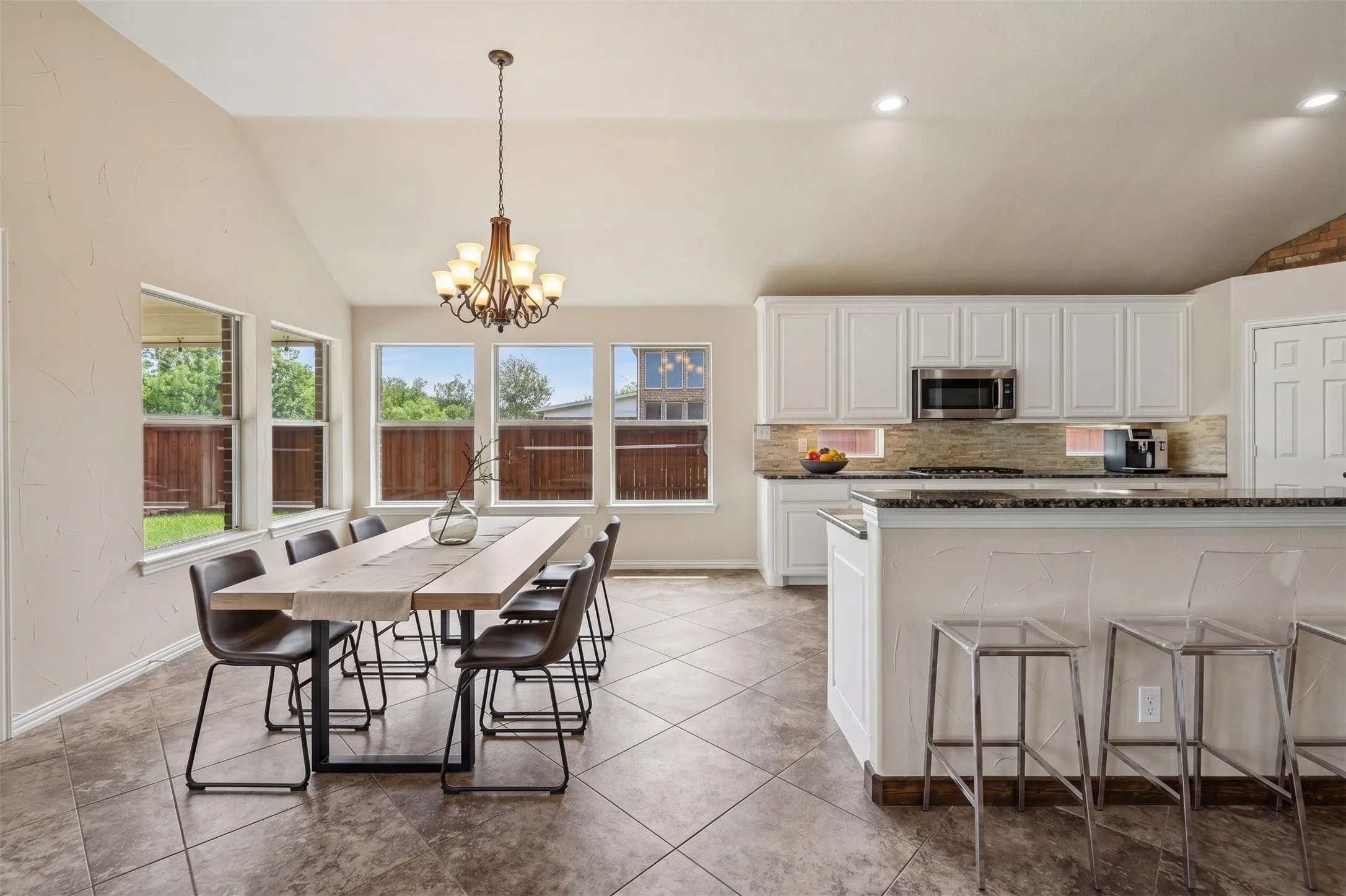 Single Family Residence For Rent in Denton County , 8330 Elena Drive, Lantana, Texas 76226, 3 Bedroom, 2 Bathroom, 2 Garage spaces, 2,508 Sqft, built in 2002, mls#21359418, Real Estate Agent in Lantana, Homes For Rent in Denton county, Homes For Rent in Lantana, Realtor in Lantana Texas, Real Estate Brokerage Independent Realty Texas, Luminita Cordes Realtor