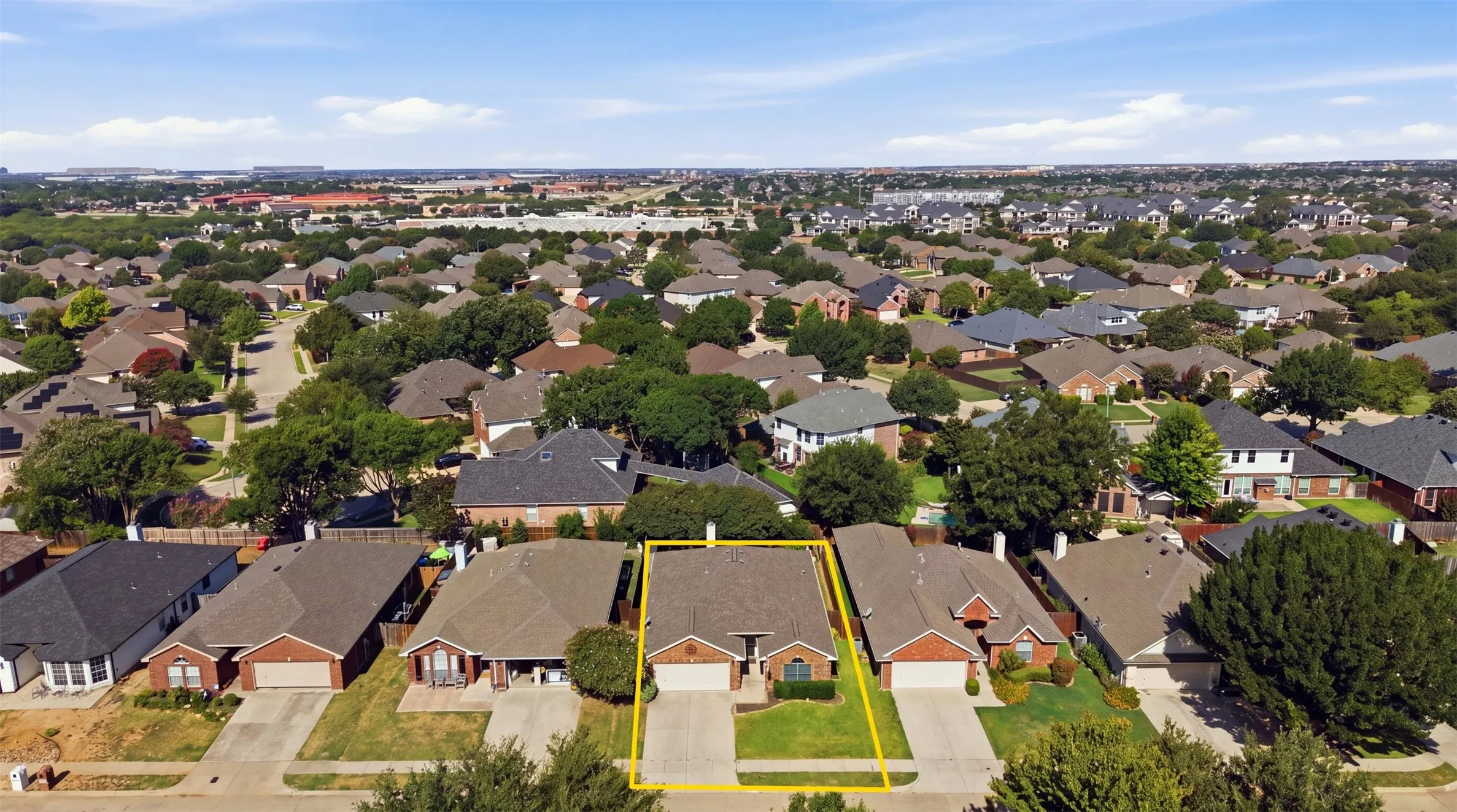 Single Family Residence For Rent in Tarrant County , 8625 Stetson, Fort Worth, Texas 76244, 3 Bedroom, 2 Bathroom, 2 Garage spaces, 1,687 Sqft, built in 2001, mls#21358494, Real Estate Agent in Fort Worth, Homes For Rent in Tarrant county, Homes For Rent in Fort Worth, Realtor in Fort Worth Texas, Real Estate Brokerage Independent Realty Texas, Luminita Cordes Realtor