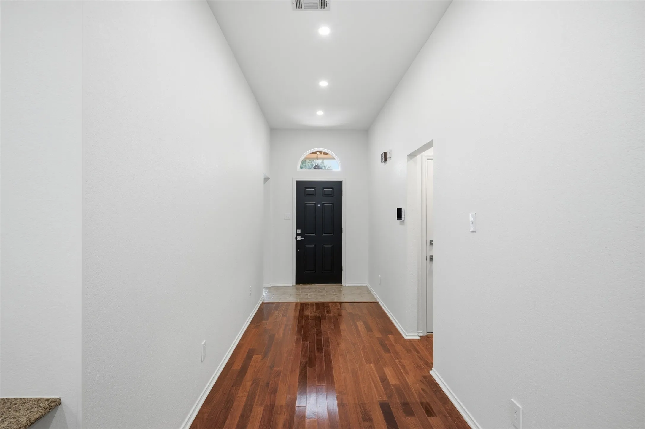 Single Family Residence For Rent in Tarrant County , 8625 Stetson, Fort Worth, Texas 76244, 3 Bedroom, 2 Bathroom, 2 Garage spaces, 1,687 Sqft, built in 2001, mls#21358494, Real Estate Agent in Fort Worth, Homes For Rent in Tarrant county, Homes For Rent in Fort Worth, Realtor in Fort Worth Texas, Real Estate Brokerage Independent Realty Texas, Luminita Cordes Realtor
