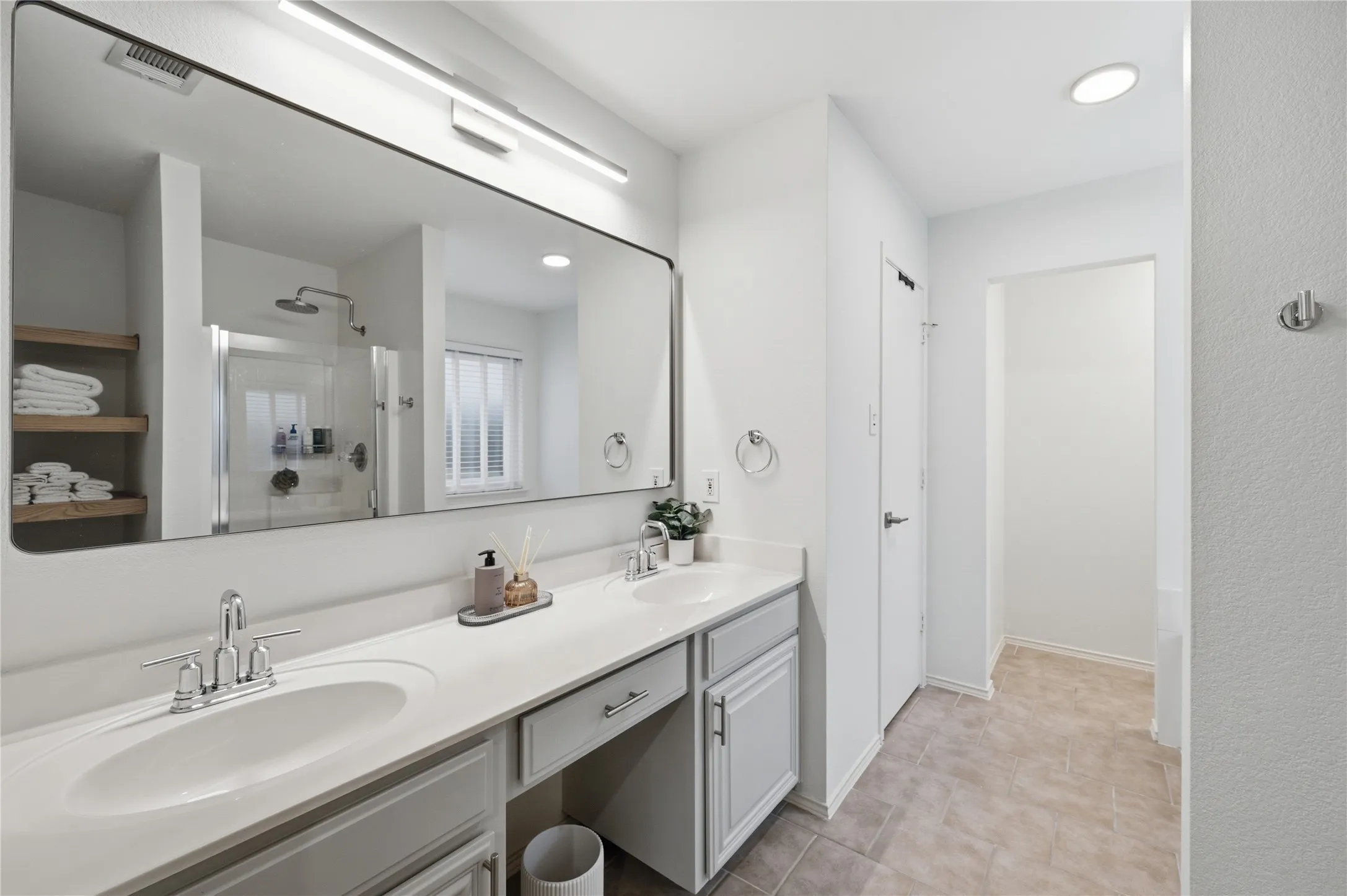 Single Family Residence For Rent in Tarrant County , 8625 Stetson, Fort Worth, Texas 76244, 3 Bedroom, 2 Bathroom, 2 Garage spaces, 1,687 Sqft, built in 2001, mls#21358494, Real Estate Agent in Fort Worth, Homes For Rent in Tarrant county, Homes For Rent in Fort Worth, Realtor in Fort Worth Texas, Real Estate Brokerage Independent Realty Texas, Luminita Cordes Realtor