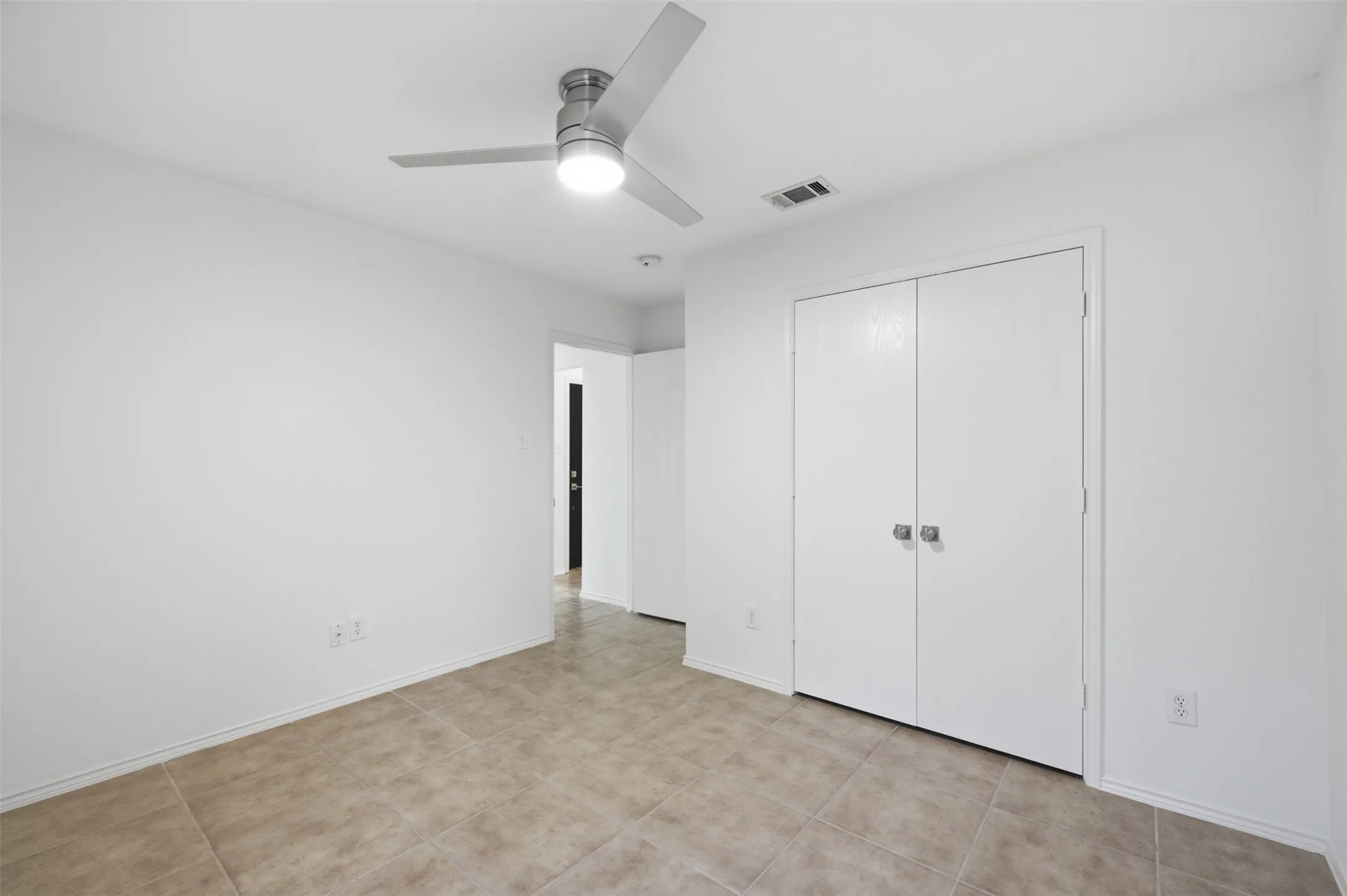 Single Family Residence For Rent in Tarrant County , 8625 Stetson, Fort Worth, Texas 76244, 3 Bedroom, 2 Bathroom, 2 Garage spaces, 1,687 Sqft, built in 2001, mls#21358494, Real Estate Agent in Fort Worth, Homes For Rent in Tarrant county, Homes For Rent in Fort Worth, Realtor in Fort Worth Texas, Real Estate Brokerage Independent Realty Texas, Luminita Cordes Realtor