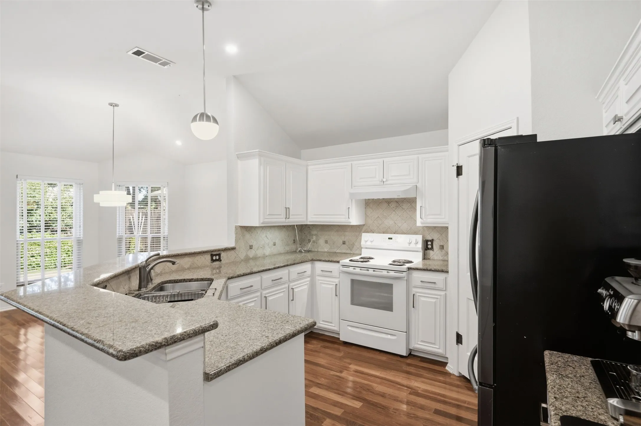 Single Family Residence For Rent in Tarrant County , 8625 Stetson, Fort Worth, Texas 76244, 3 Bedroom, 2 Bathroom, 2 Garage spaces, 1,687 Sqft, built in 2001, mls#21358494, Real Estate Agent in Fort Worth, Homes For Rent in Tarrant county, Homes For Rent in Fort Worth, Realtor in Fort Worth Texas, Real Estate Brokerage Independent Realty Texas, Luminita Cordes Realtor