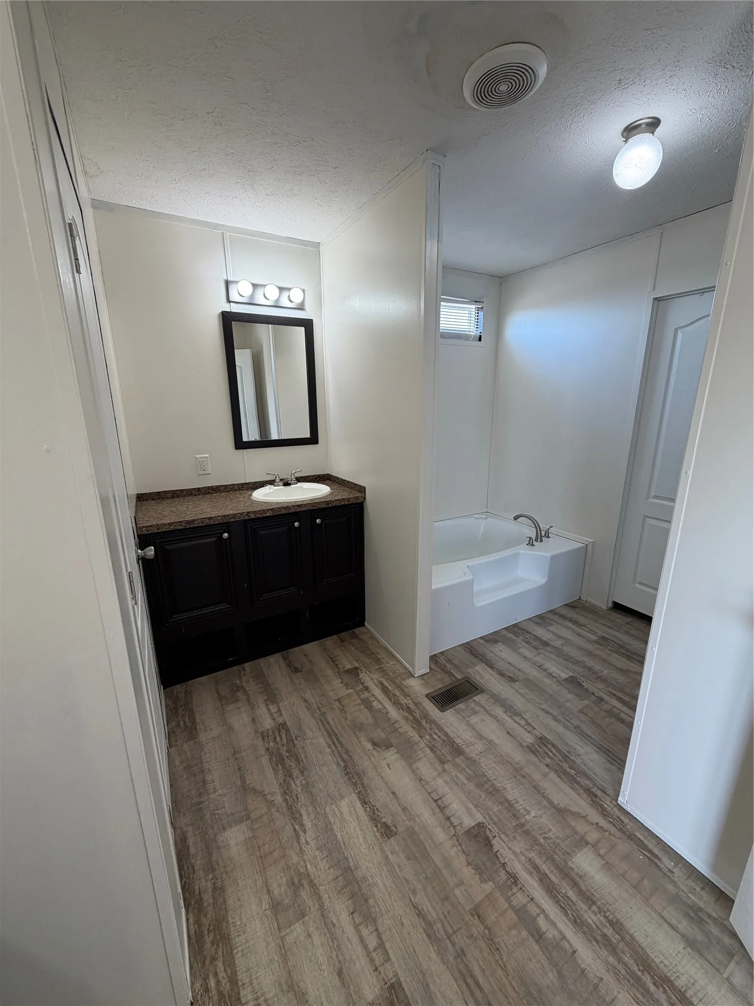 Manufactured Home For Sale in Fannin County , 408 County Road 4415, Whitewright, Texas 75491, 3 Bedroom, 2 Bathroom, Garage spaces, 1,360 Sqft, built in 2015, mls#21357189, Real Estate Agent in Whitewright, Homes For Sale in Fannin county, Homes For Sale in Whitewright, Realtor in Whitewright Texas, Real Estate Brokerage Independent Realty Texas, Luminita Cordes Realtor