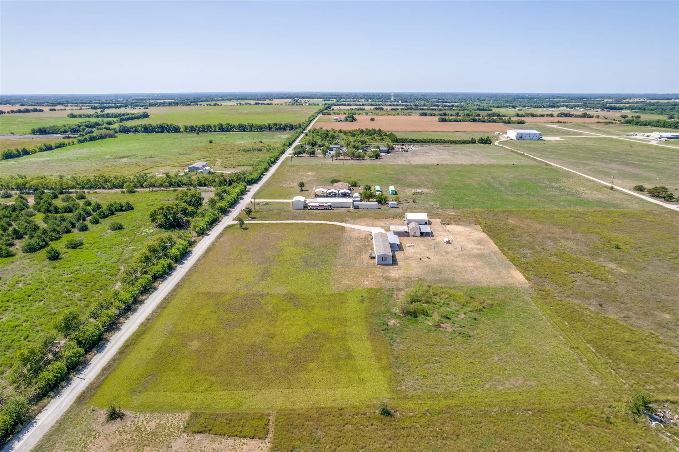 Manufactured Home For Sale in Fannin County , 408 County Road 4415, Whitewright, Texas 75491, 3 Bedroom, 2 Bathroom, Garage spaces, 1,360 Sqft, built in 2015, mls#21357189, Real Estate Agent in Whitewright, Homes For Sale in Fannin county, Homes For Sale in Whitewright, Realtor in Whitewright Texas, Real Estate Brokerage Independent Realty Texas, Luminita Cordes Realtor