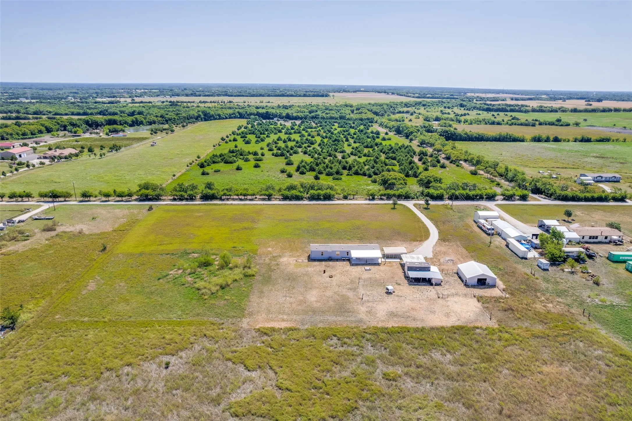 Manufactured Home For Sale in Fannin County , 408 County Road 4415, Whitewright, Texas 75491, 3 Bedroom, 2 Bathroom, Garage spaces, 1,360 Sqft, built in 2015, mls#21357189, Real Estate Agent in Whitewright, Homes For Sale in Fannin county, Homes For Sale in Whitewright, Realtor in Whitewright Texas, Real Estate Brokerage Independent Realty Texas, Luminita Cordes Realtor