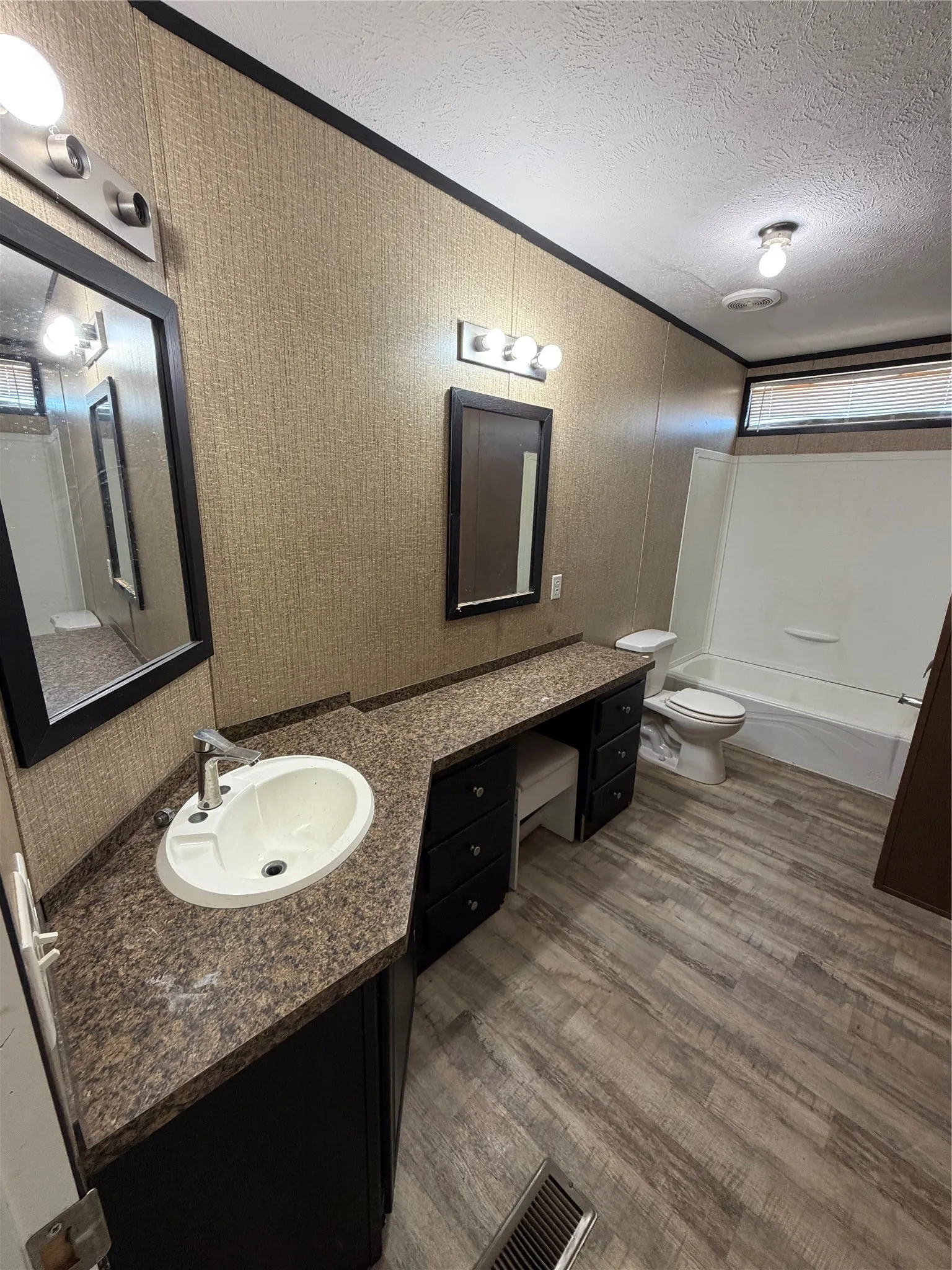 Manufactured Home For Sale in Fannin County , 408 County Road 4415, Whitewright, Texas 75491, 3 Bedroom, 2 Bathroom, Garage spaces, 1,360 Sqft, built in 2015, mls#21357189, Real Estate Agent in Whitewright, Homes For Sale in Fannin county, Homes For Sale in Whitewright, Realtor in Whitewright Texas, Real Estate Brokerage Independent Realty Texas, Luminita Cordes Realtor