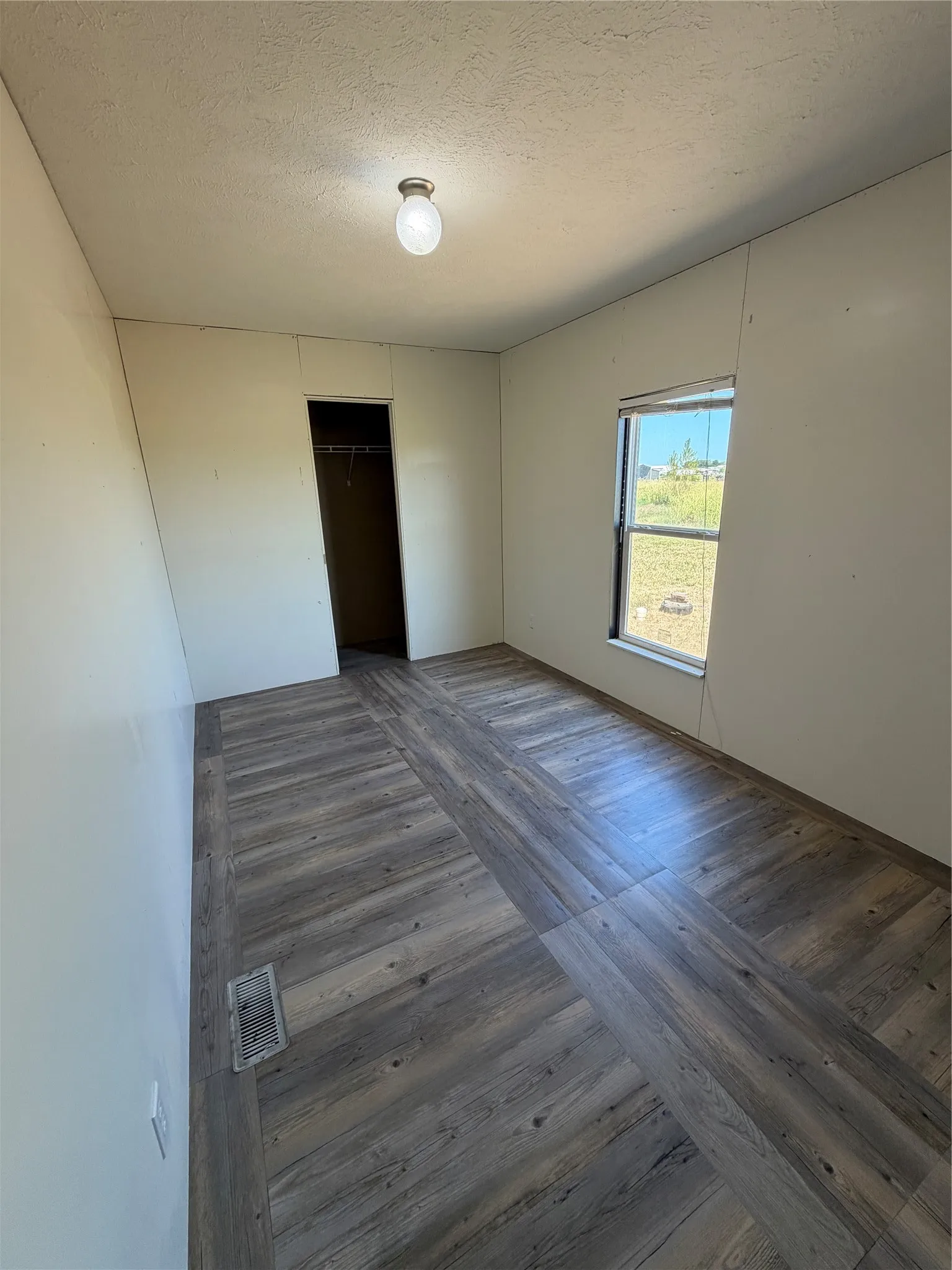 Manufactured Home For Sale in Fannin County , 408 County Road 4415, Whitewright, Texas 75491, 3 Bedroom, 2 Bathroom, Garage spaces, 1,360 Sqft, built in 2015, mls#21357189, Real Estate Agent in Whitewright, Homes For Sale in Fannin county, Homes For Sale in Whitewright, Realtor in Whitewright Texas, Real Estate Brokerage Independent Realty Texas, Luminita Cordes Realtor