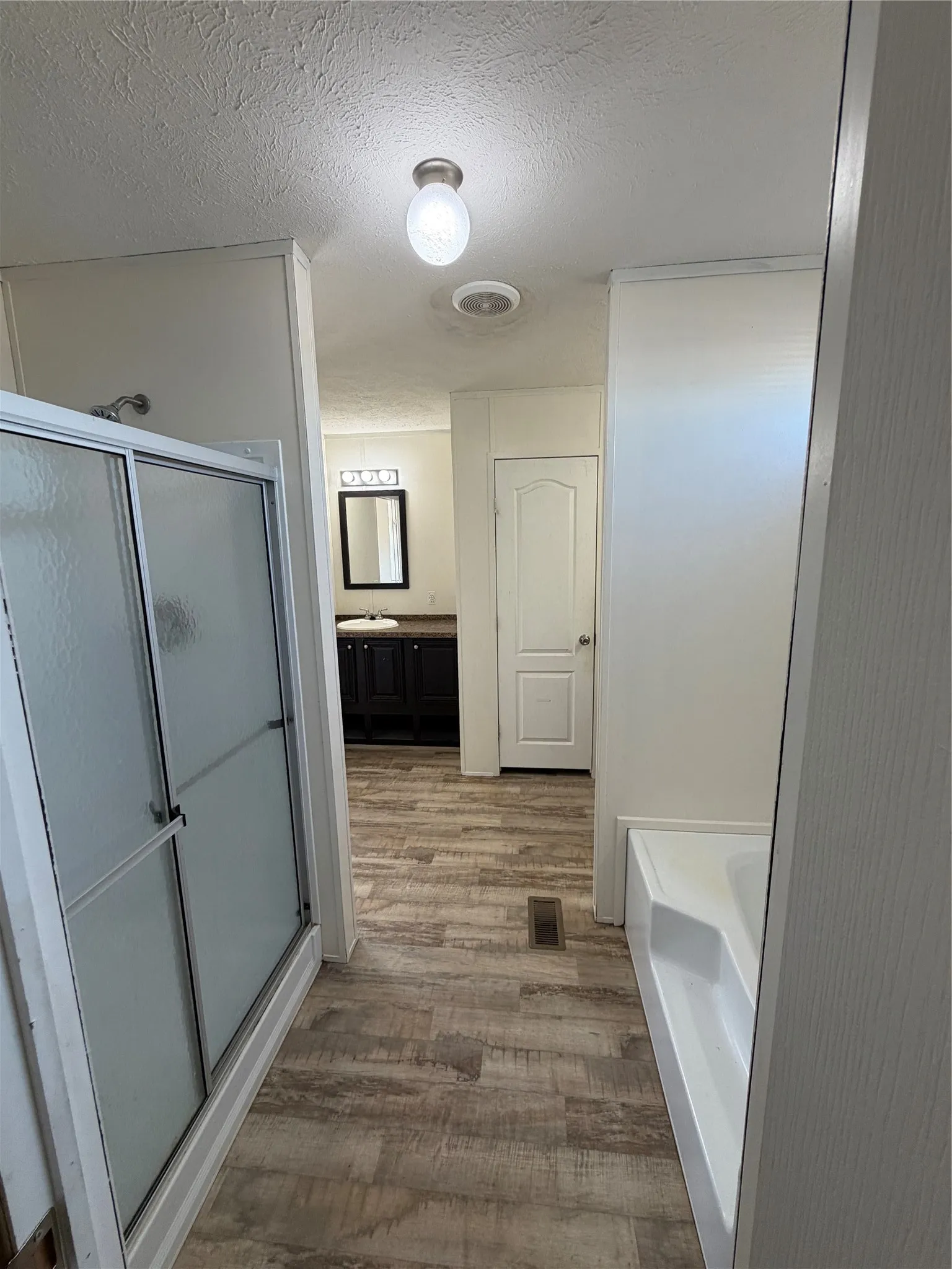 Manufactured Home For Sale in Fannin County , 408 County Road 4415, Whitewright, Texas 75491, 3 Bedroom, 2 Bathroom, Garage spaces, 1,360 Sqft, built in 2015, mls#21357189, Real Estate Agent in Whitewright, Homes For Sale in Fannin county, Homes For Sale in Whitewright, Realtor in Whitewright Texas, Real Estate Brokerage Independent Realty Texas, Luminita Cordes Realtor
