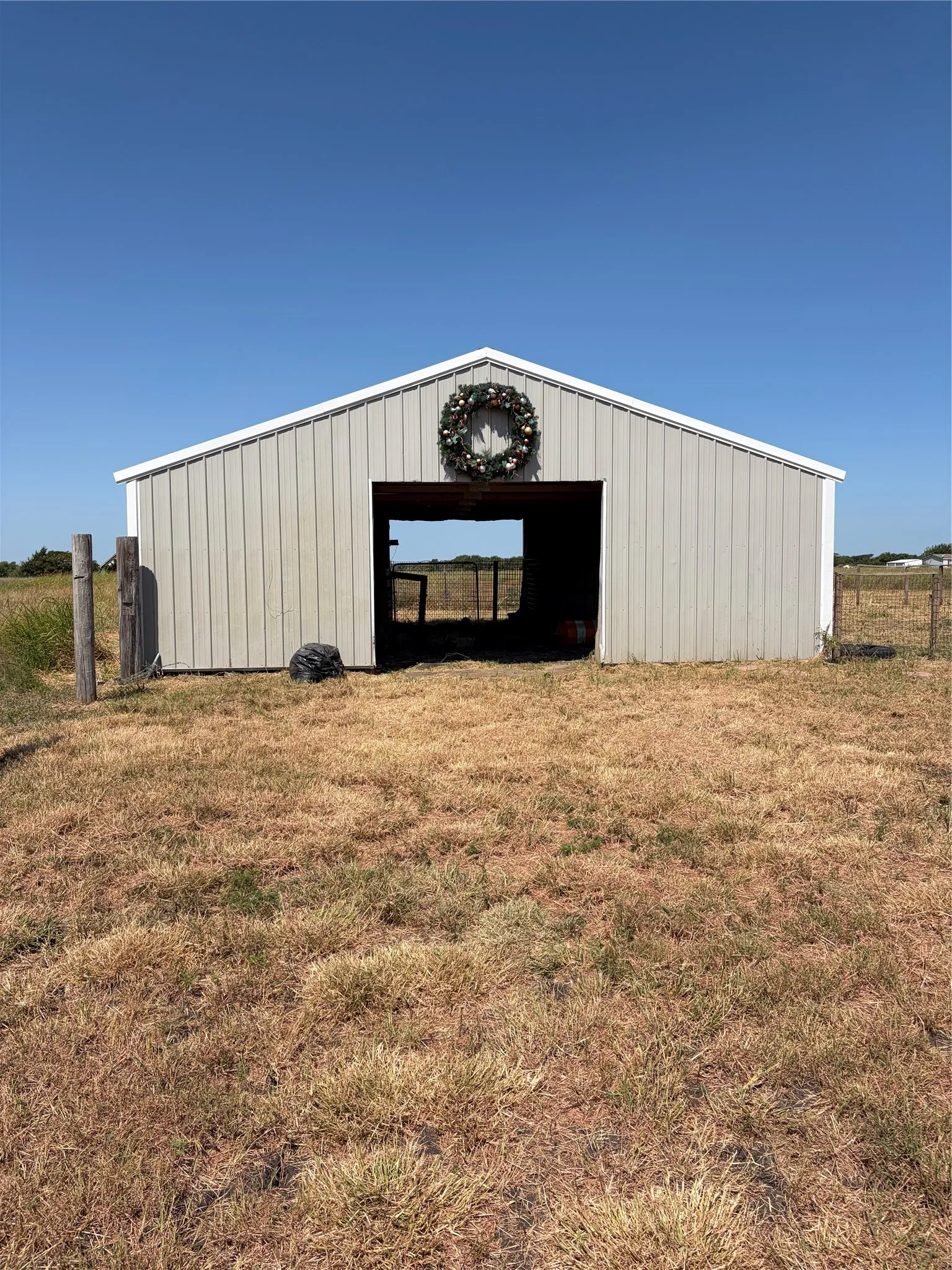 Manufactured Home For Sale in Fannin County , 408 County Road 4415, Whitewright, Texas 75491, 3 Bedroom, 2 Bathroom, Garage spaces, 1,360 Sqft, built in 2015, mls#21357189, Real Estate Agent in Whitewright, Homes For Sale in Fannin county, Homes For Sale in Whitewright, Realtor in Whitewright Texas, Real Estate Brokerage Independent Realty Texas, Luminita Cordes Realtor