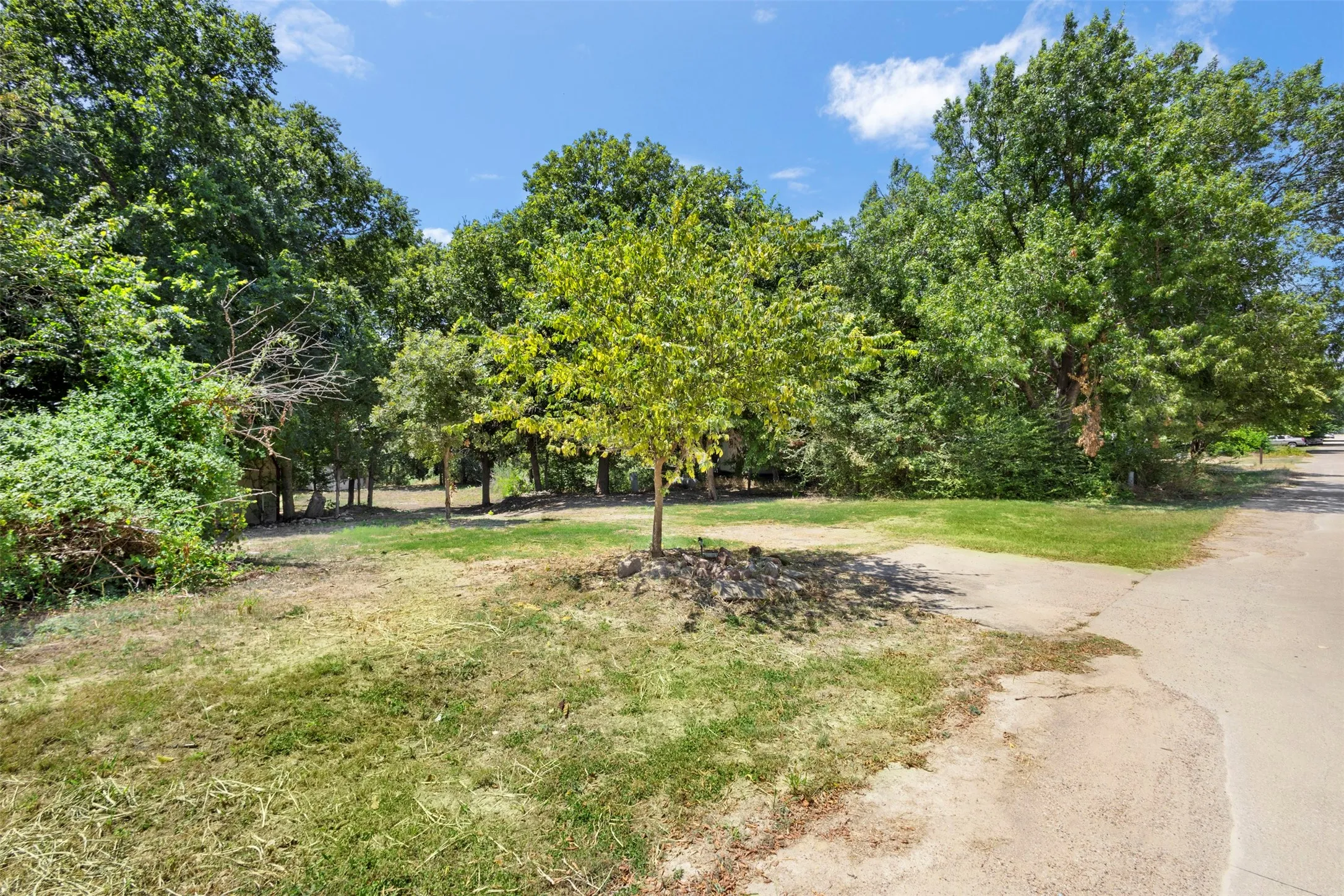 Improved Land For Sale in Ellis County , 261 Rocky Drive, Waxahachie, Texas 75167, 0, 0, Garage spaces, 0 Sqft, built in 2005, mls#21358137, Real Estate Agent in Waxahachie, Homes For Sale in Ellis county, Homes For Sale in Waxahachie, Realtor in Waxahachie Texas, Real Estate Brokerage Independent Realty Texas, Luminita Cordes Realtor
