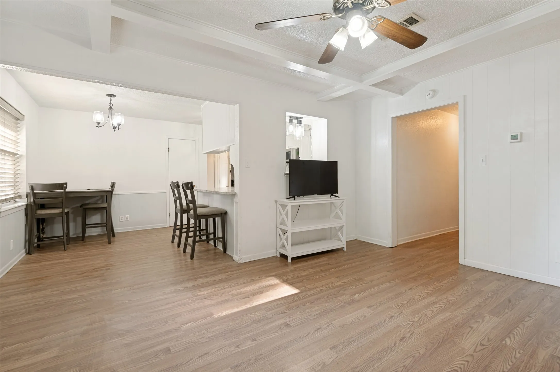 Open room to kitchen