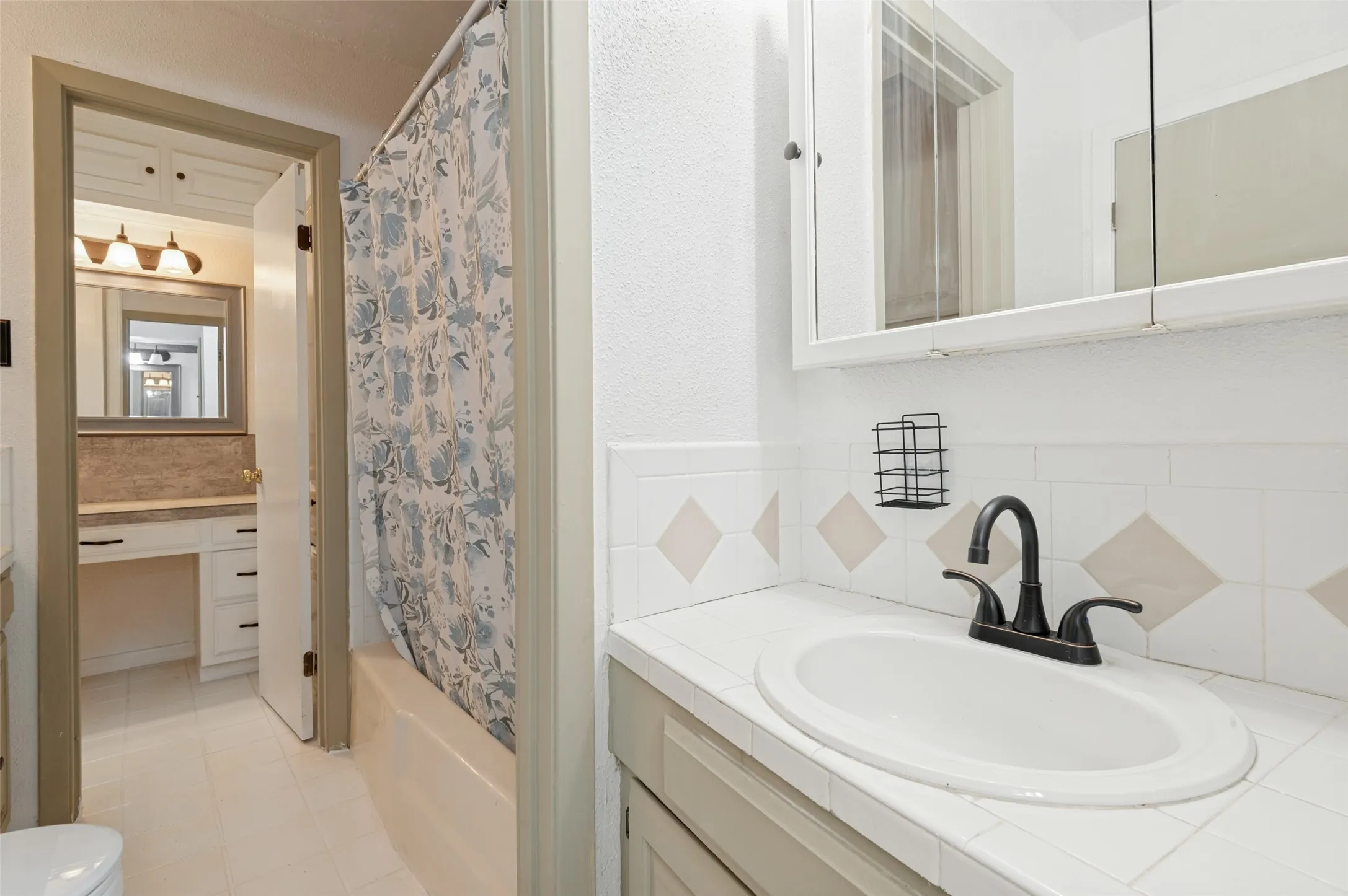 Jack and Jill bath