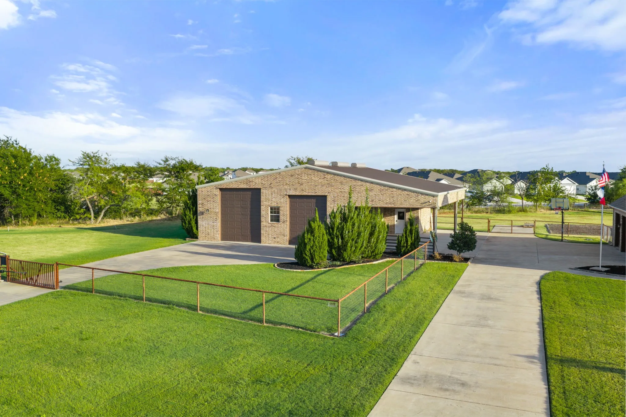 Single Family Residence For Sale in Rockwall County , 5001 White Pine Drive, Royse City, Texas 75189, 4 Bedroom, 4 Bathroom, 8 Garage spaces, 3,501 Sqft, built in 2017, mls#21358957, Real Estate Agent in Royse City, Homes For Sale in Rockwall county, Homes For Sale in Royse City, Realtor in Royse City Texas, Real Estate Brokerage Independent Realty Texas, Luminita Cordes Realtor