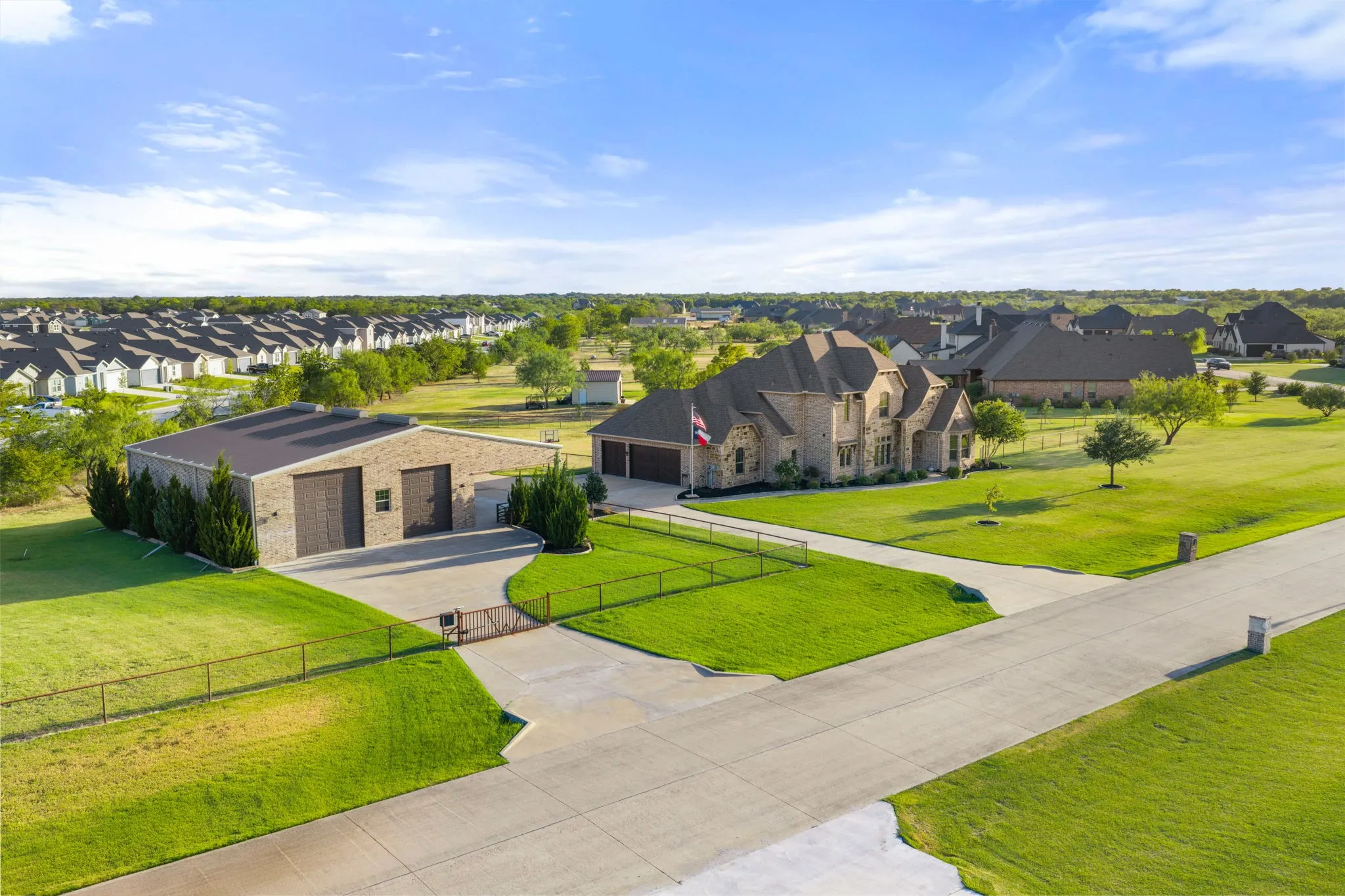 Single Family Residence For Sale in Rockwall County , 5001 White Pine Drive, Royse City, Texas 75189, 4 Bedroom, 4 Bathroom, 8 Garage spaces, 3,501 Sqft, built in 2017, mls#21358957, Real Estate Agent in Royse City, Homes For Sale in Rockwall county, Homes For Sale in Royse City, Realtor in Royse City Texas, Real Estate Brokerage Independent Realty Texas, Luminita Cordes Realtor
